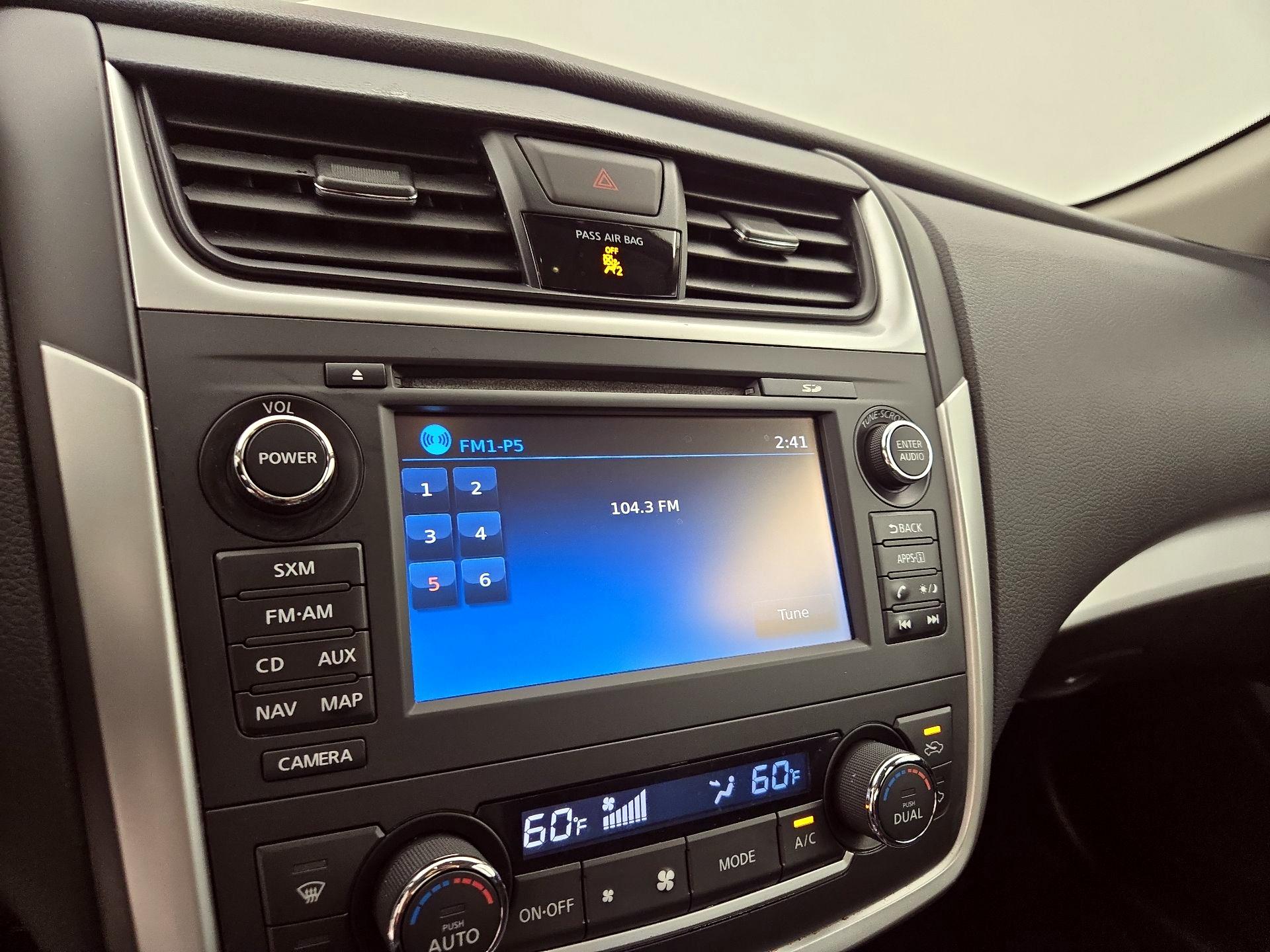 Thumbnail: 2017 Nissan Altima - 16
