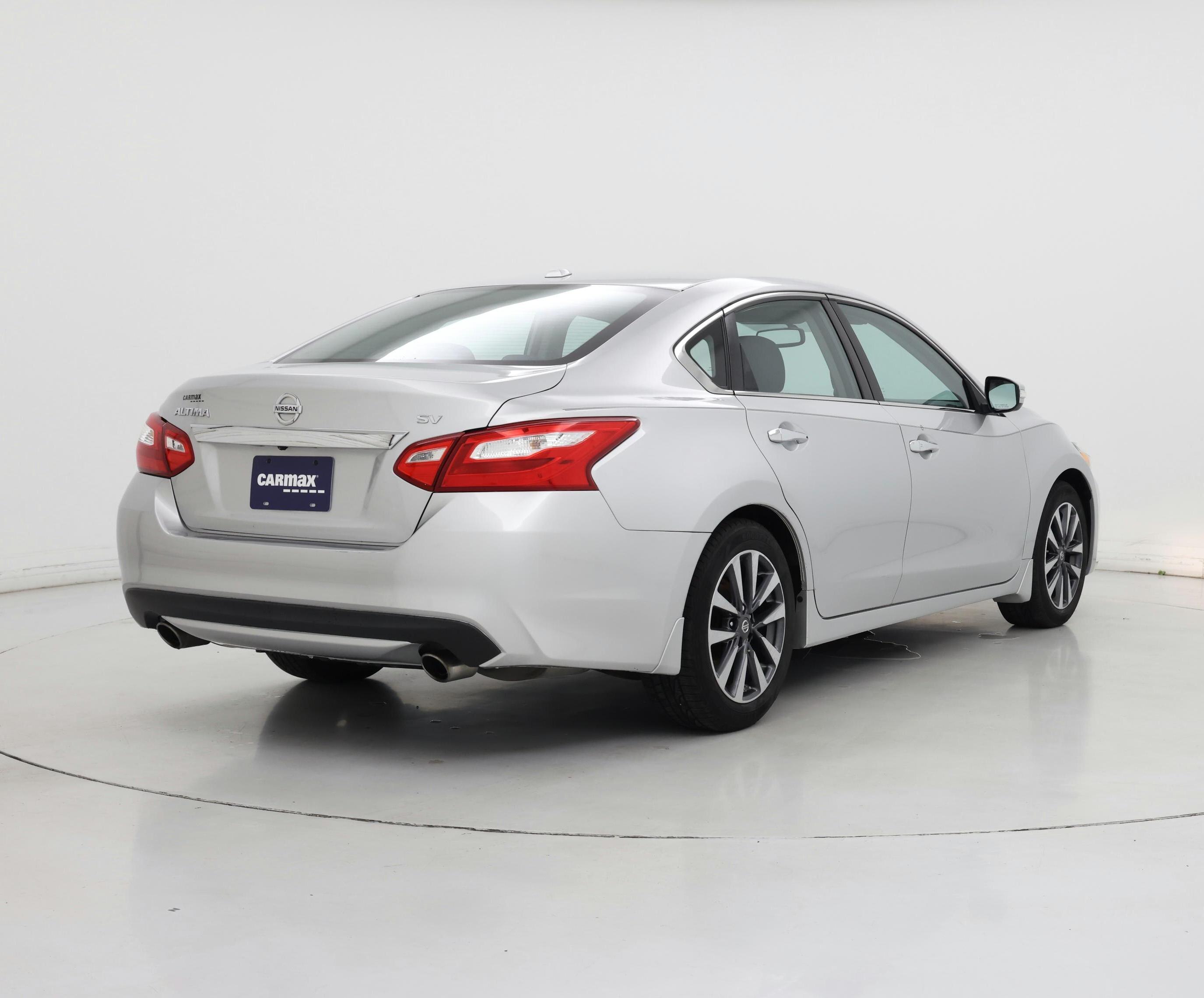 Thumbnail: 2017 Nissan Altima - 8