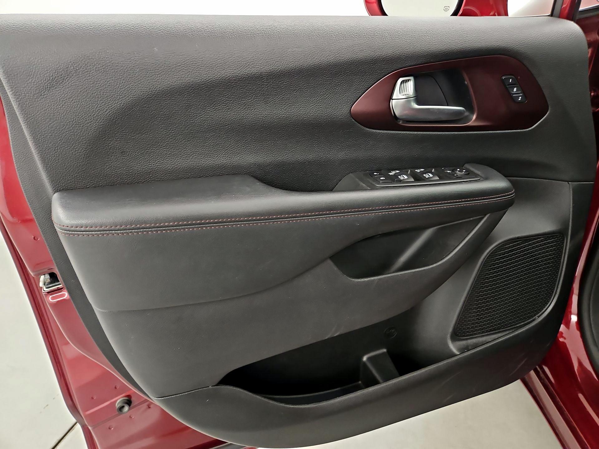 Thumbnail: 2020 Chrysler Pacifica - 12