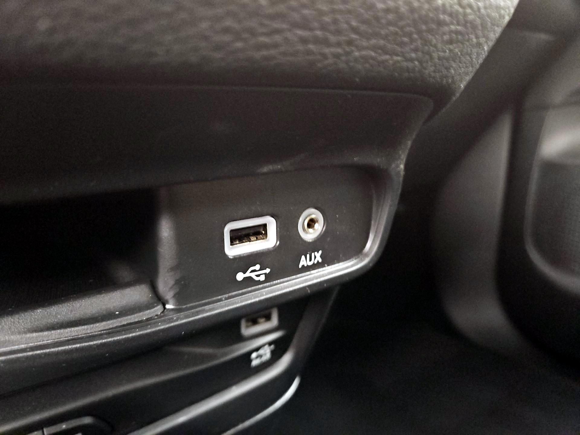 Thumbnail: 2020 Chrysler Pacifica - 19