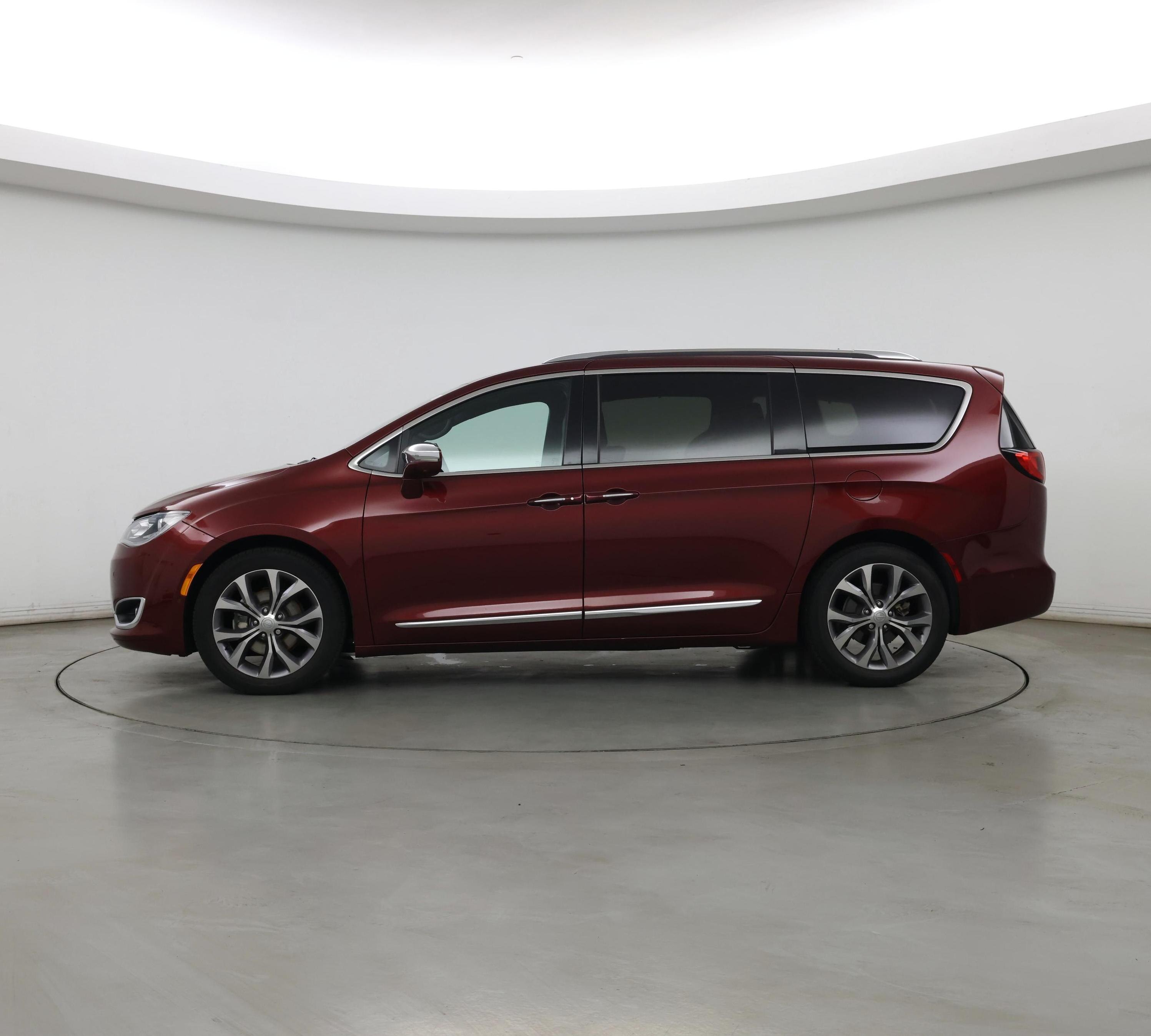 Thumbnail: 2020 Chrysler Pacifica - 3