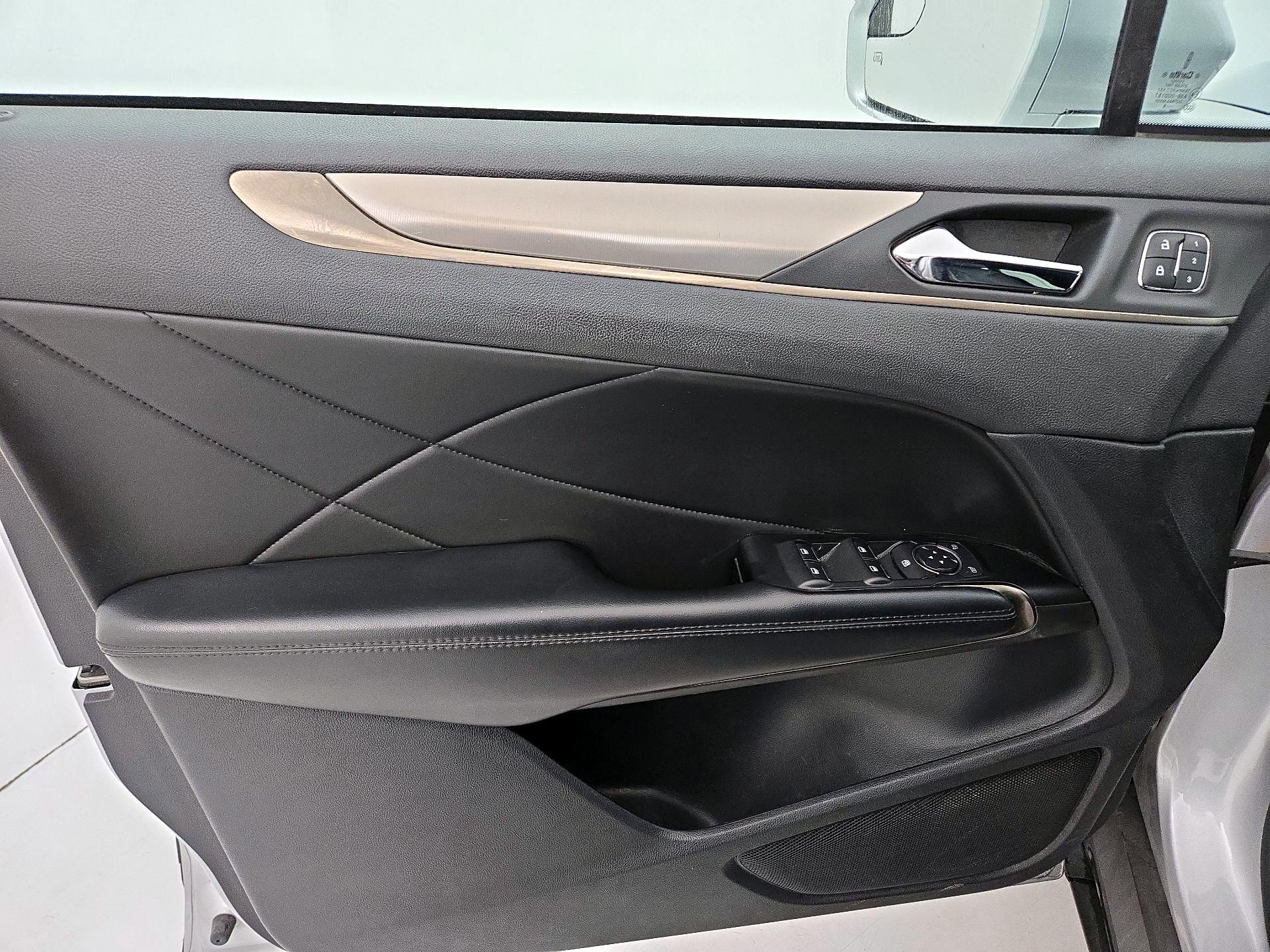 Thumbnail: 2019 Lincoln MKC - 12