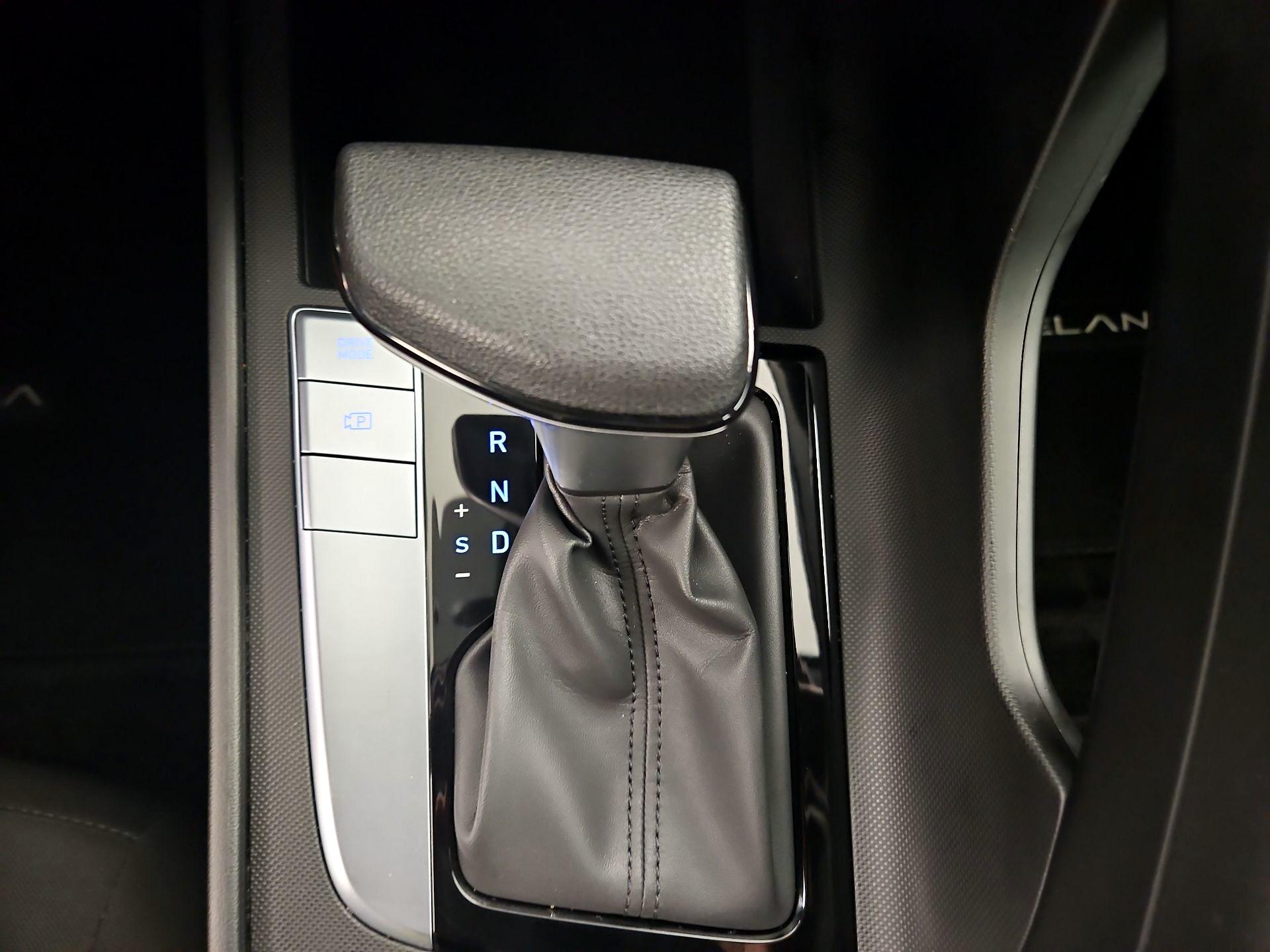 Thumbnail: 2024 Hyundai Elantra - 18