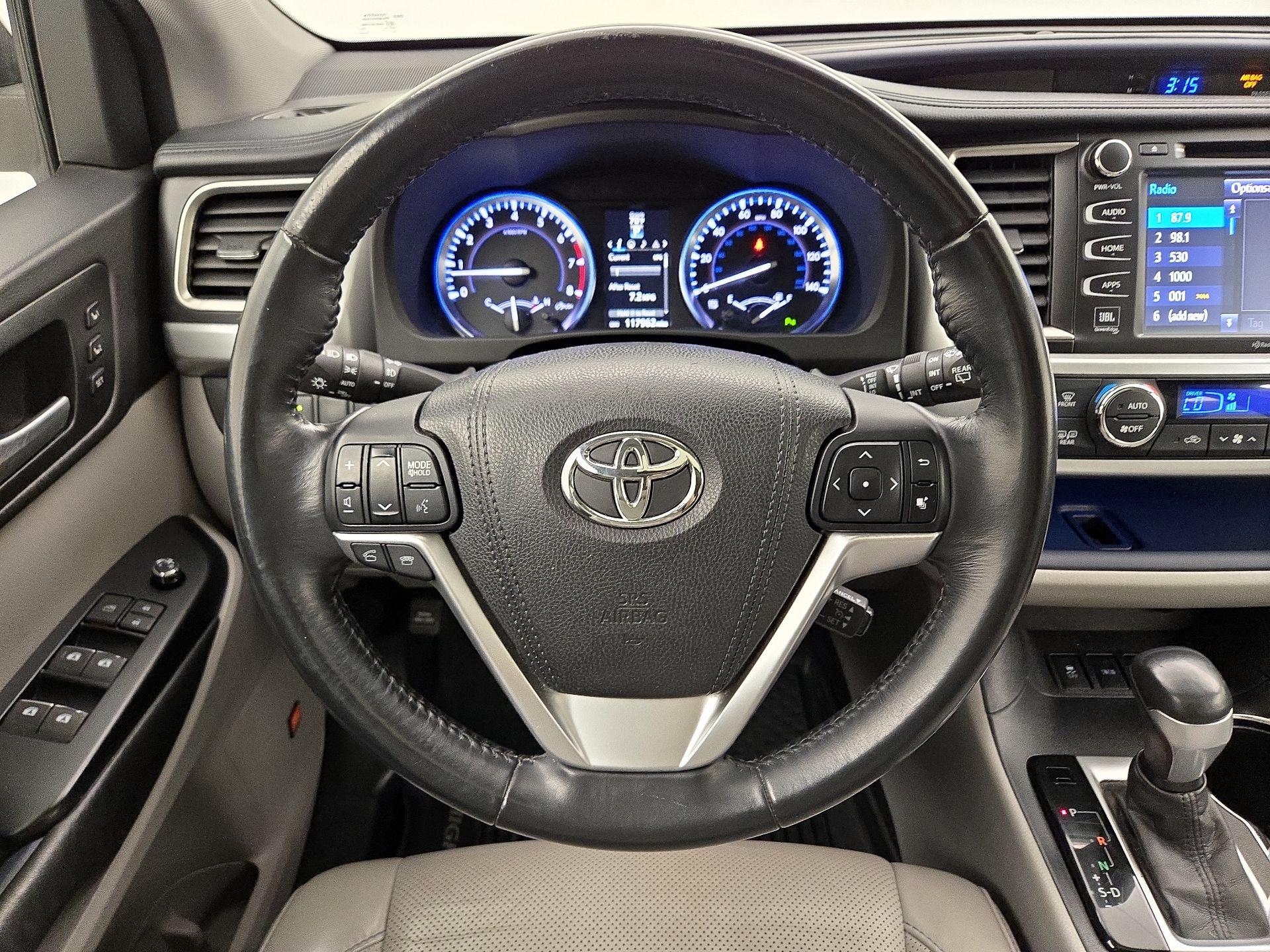 Thumbnail: 2015 Toyota Highlander - 10