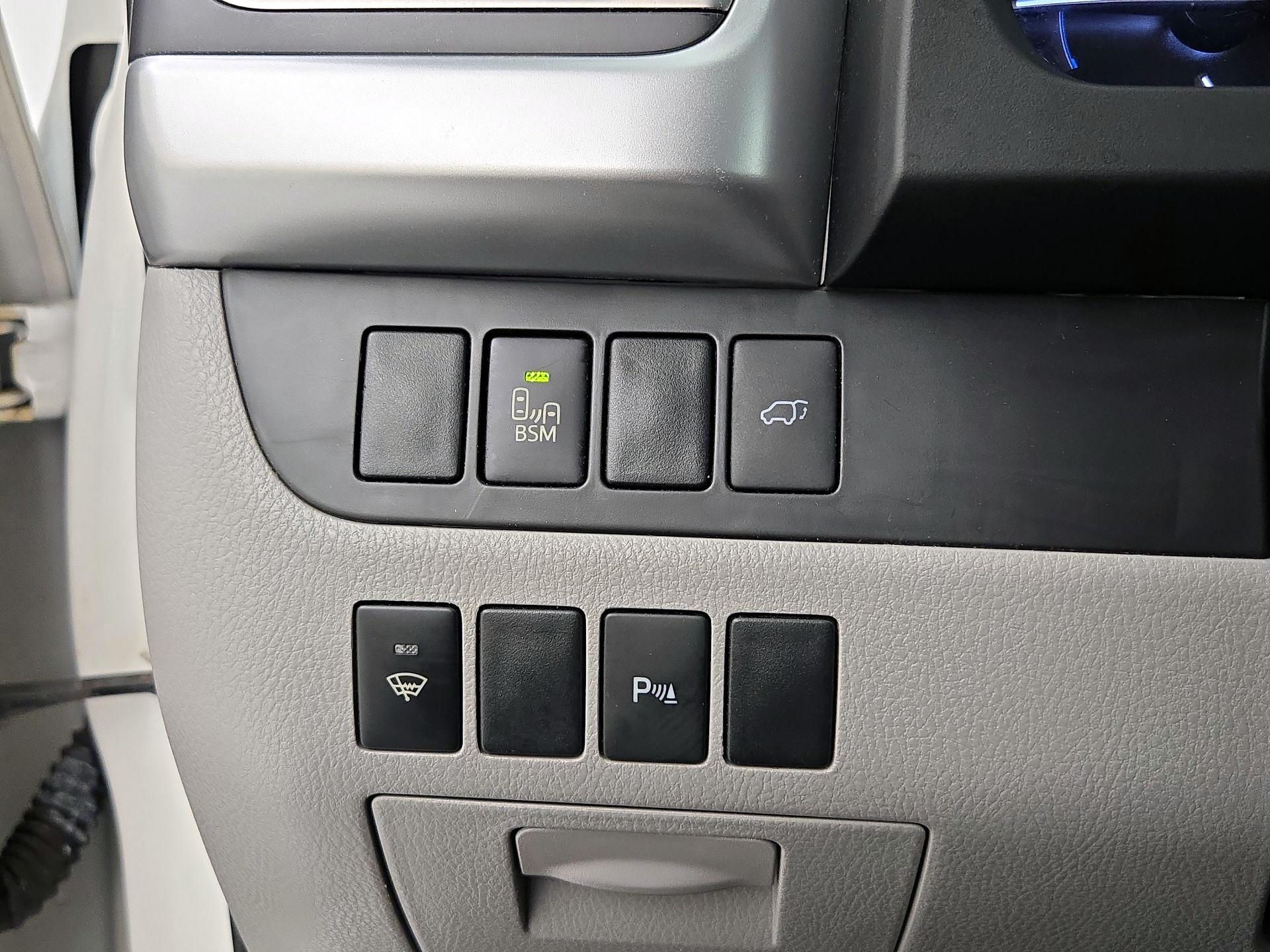 Thumbnail: 2015 Toyota Highlander - 13