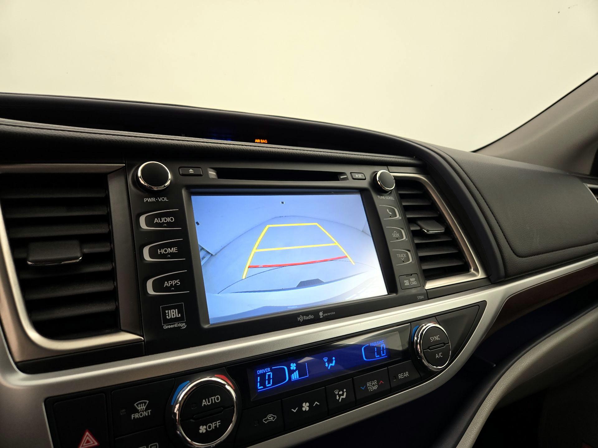 Thumbnail: 2015 Toyota Highlander - 14