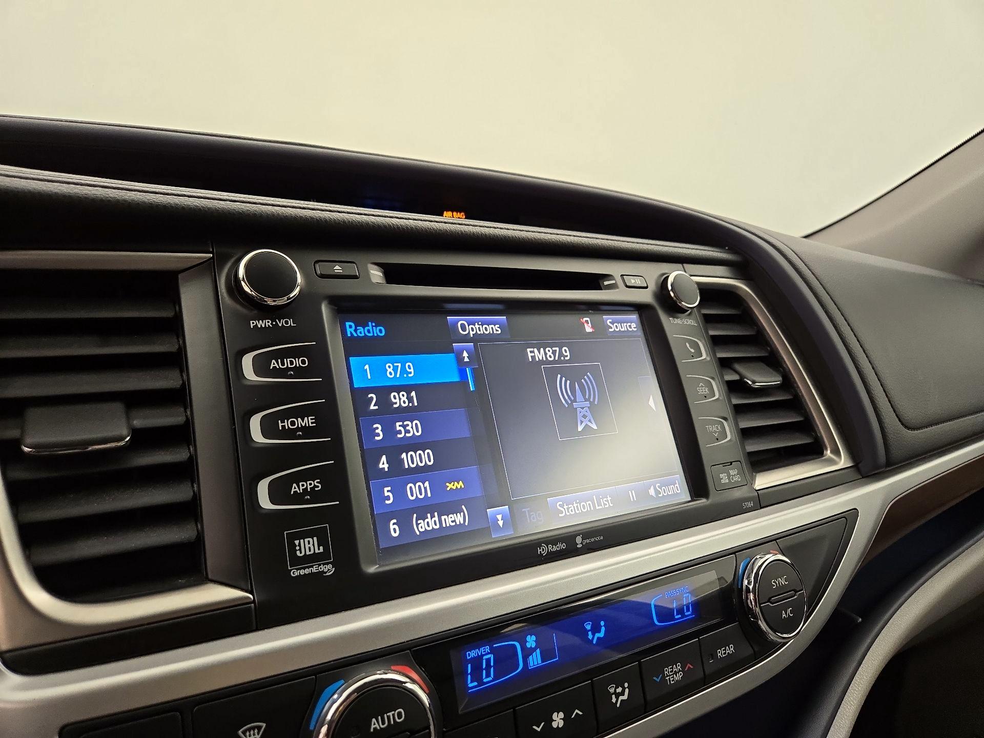 Thumbnail: 2015 Toyota Highlander - 15