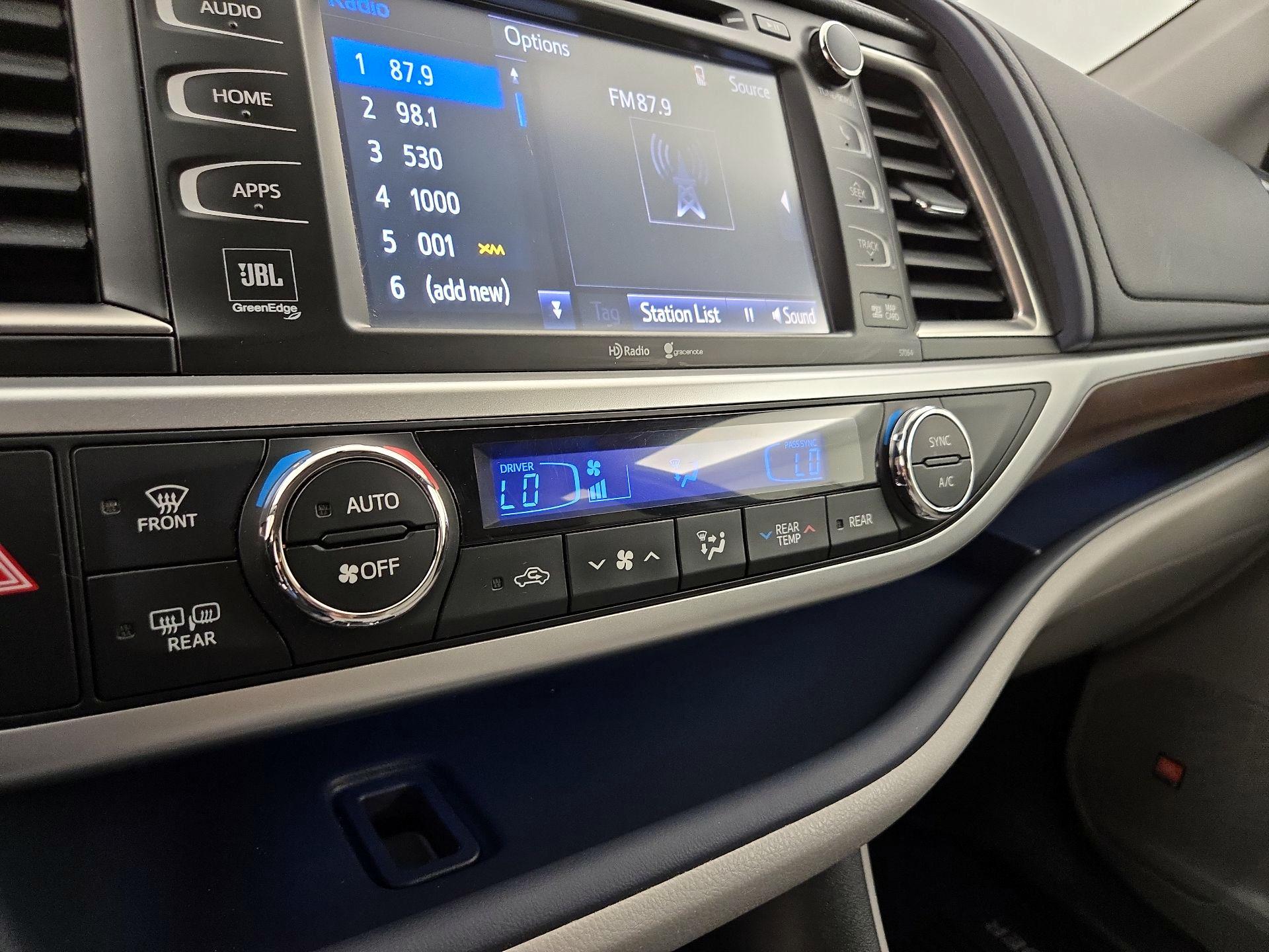 Thumbnail: 2015 Toyota Highlander - 16