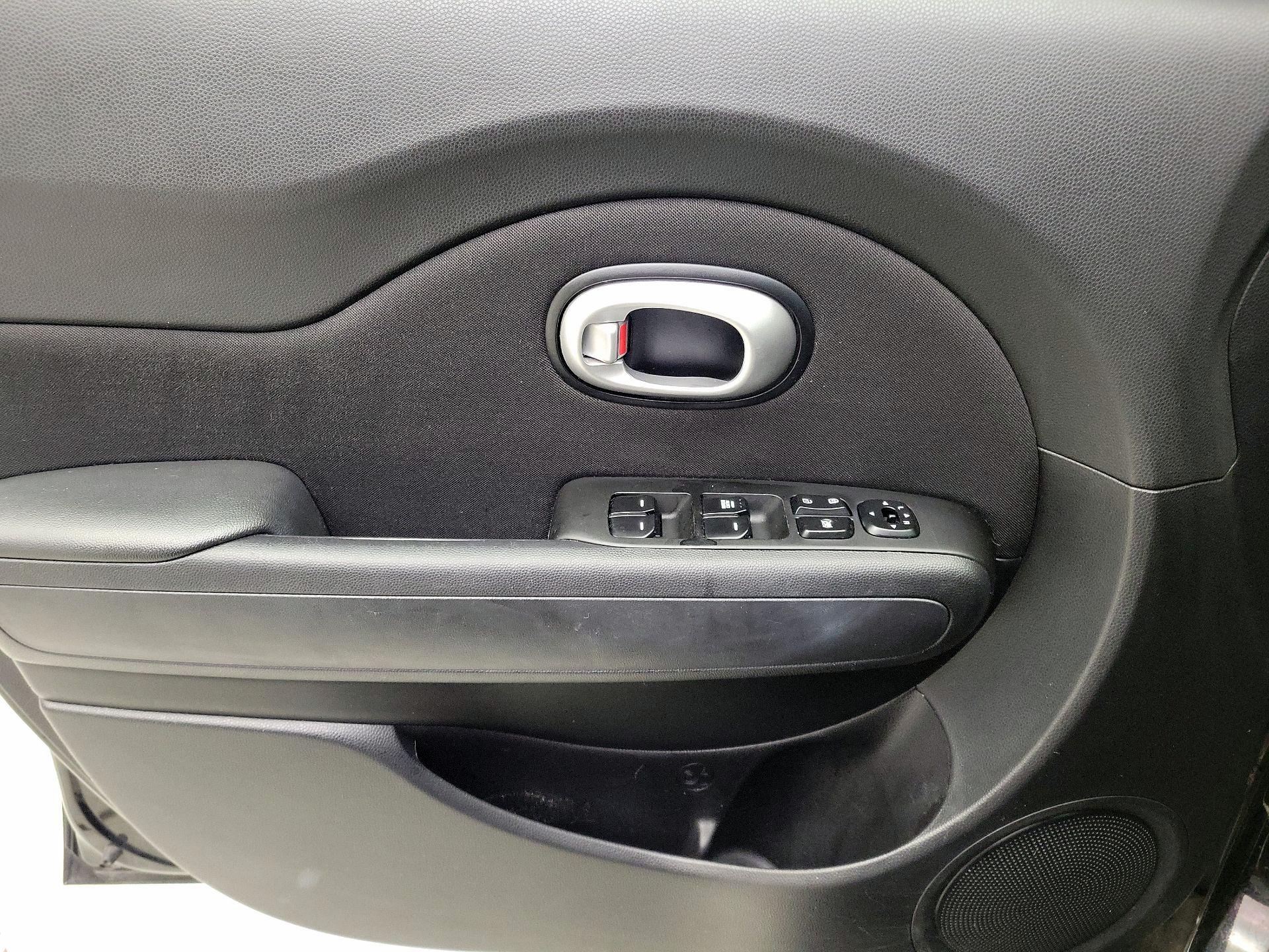 Thumbnail: 2016 Kia Soul - 12