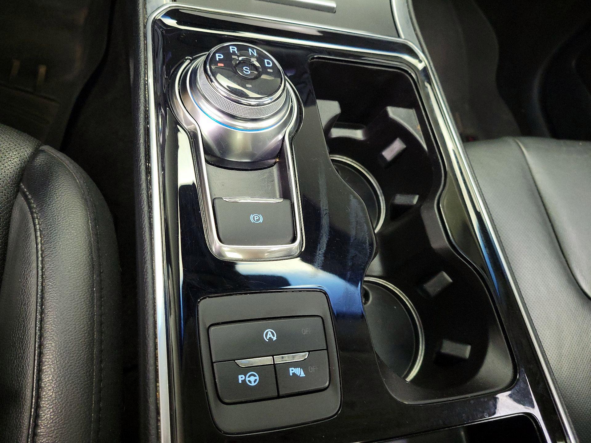 Thumbnail: 2019 Ford Edge - 18