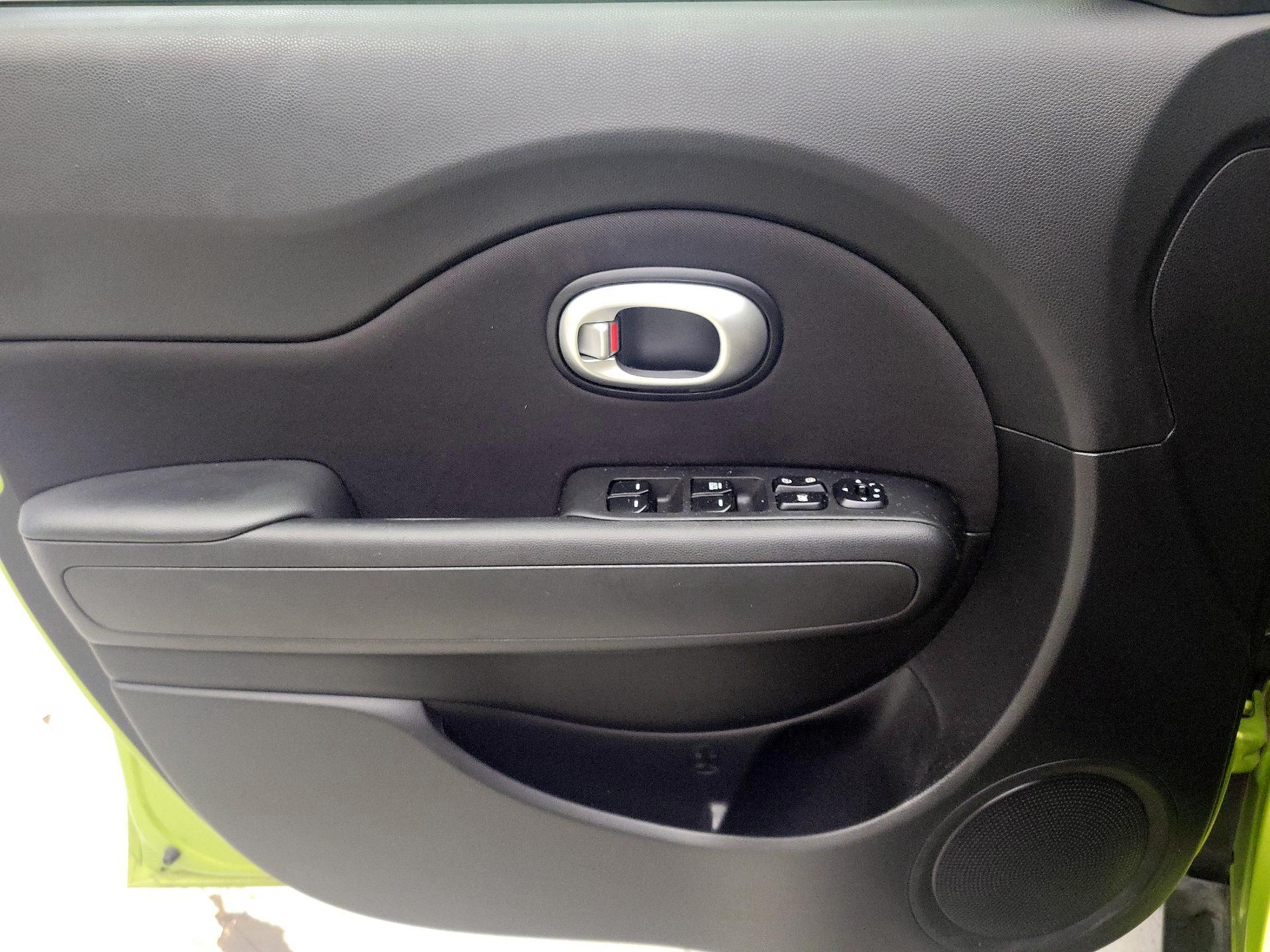 Thumbnail: 2016 Kia Soul - 12