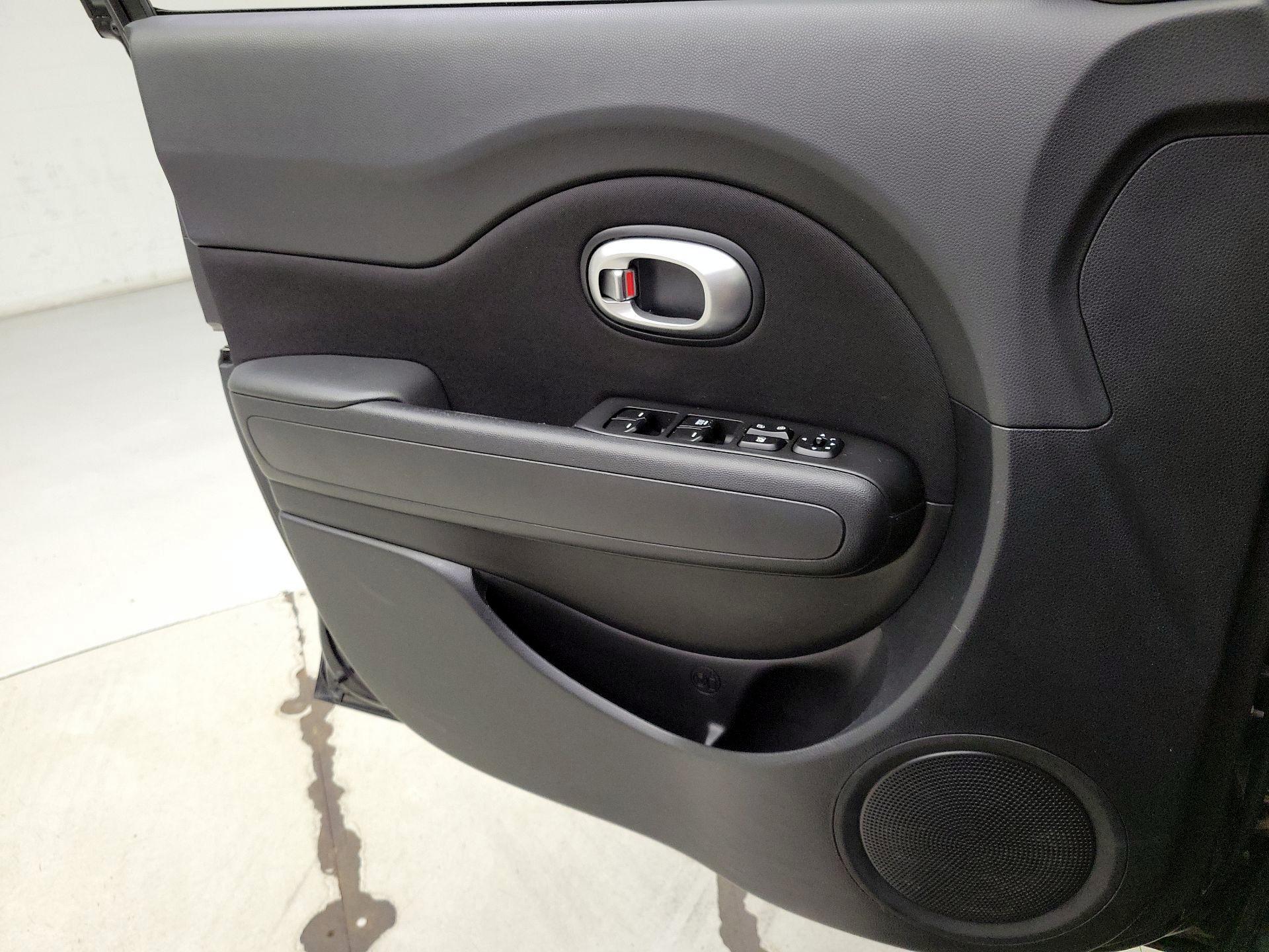 Thumbnail: 2016 Kia Soul - 12