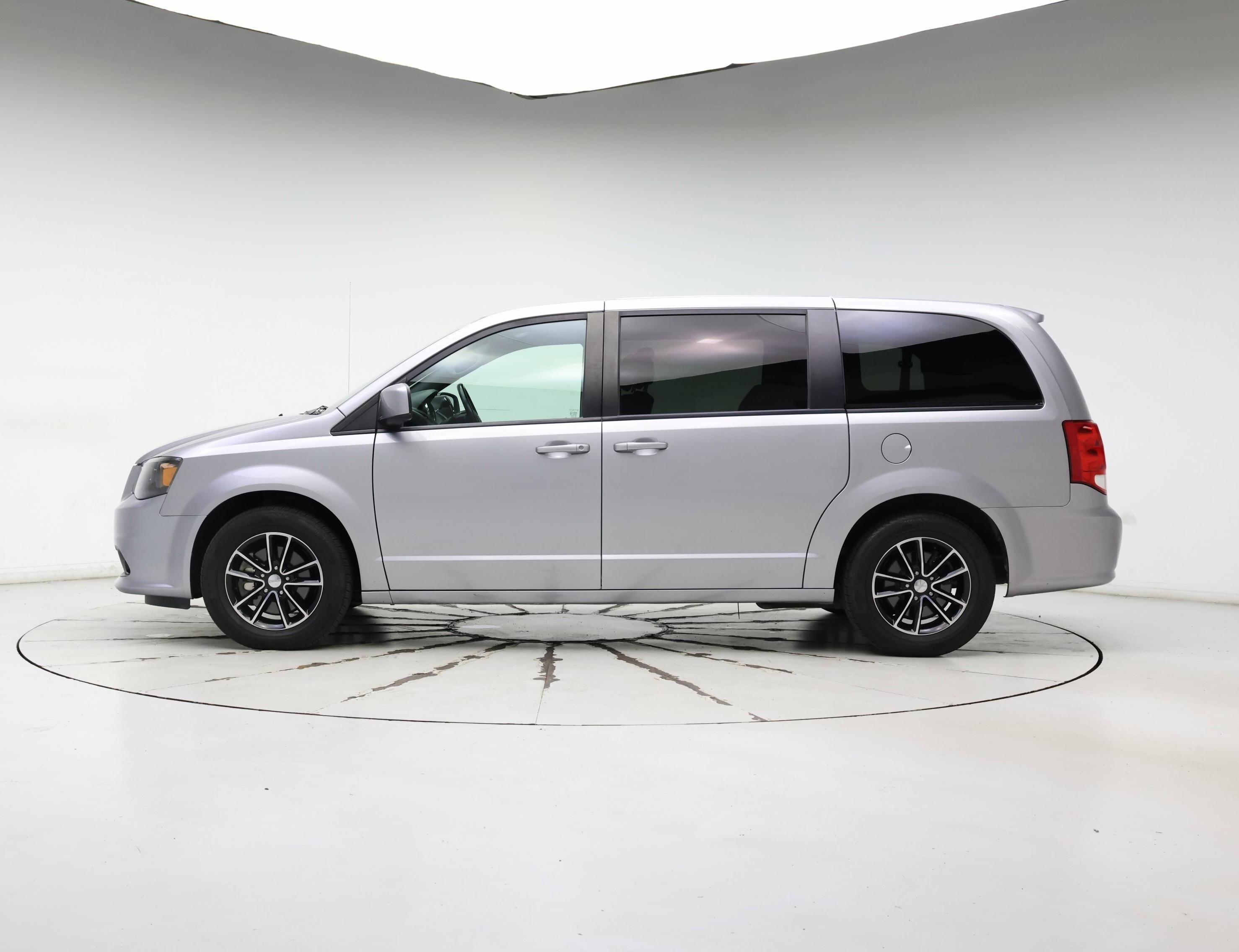 Thumbnail: 2018 Dodge Grand Caravan - 3