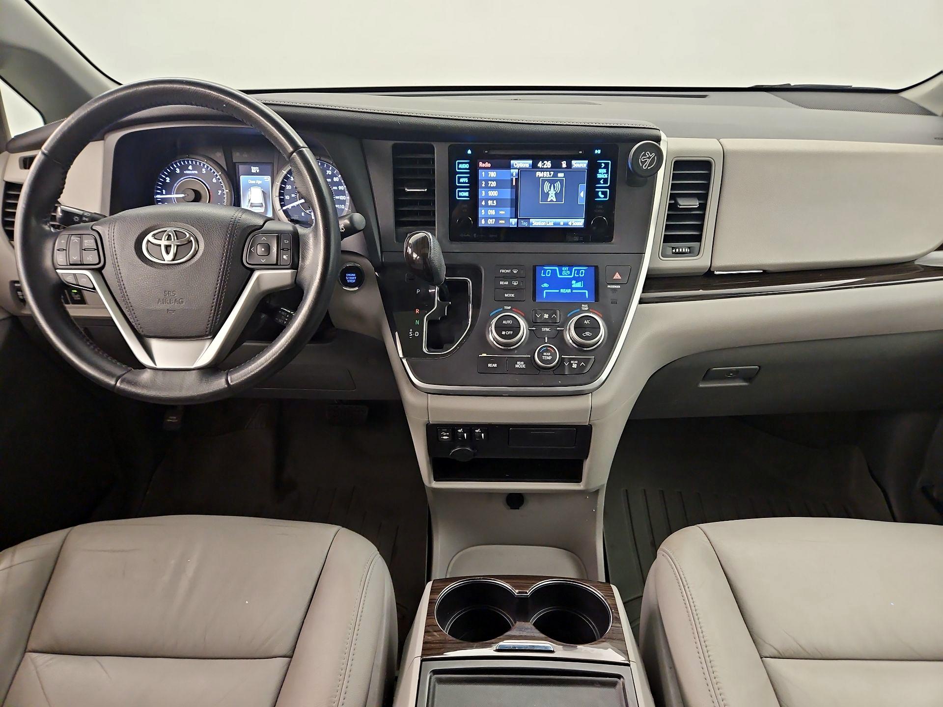 Thumbnail: 2016 Toyota Sienna - 9