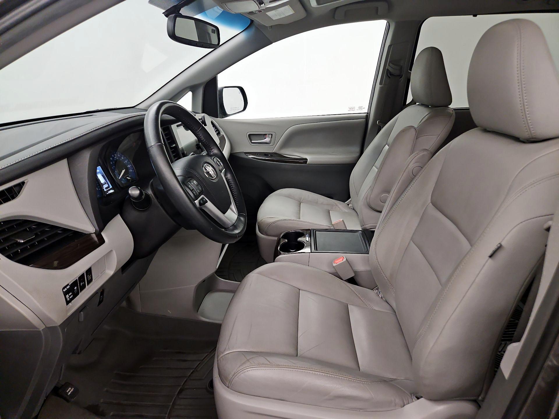 Thumbnail: 2016 Toyota Sienna - 11