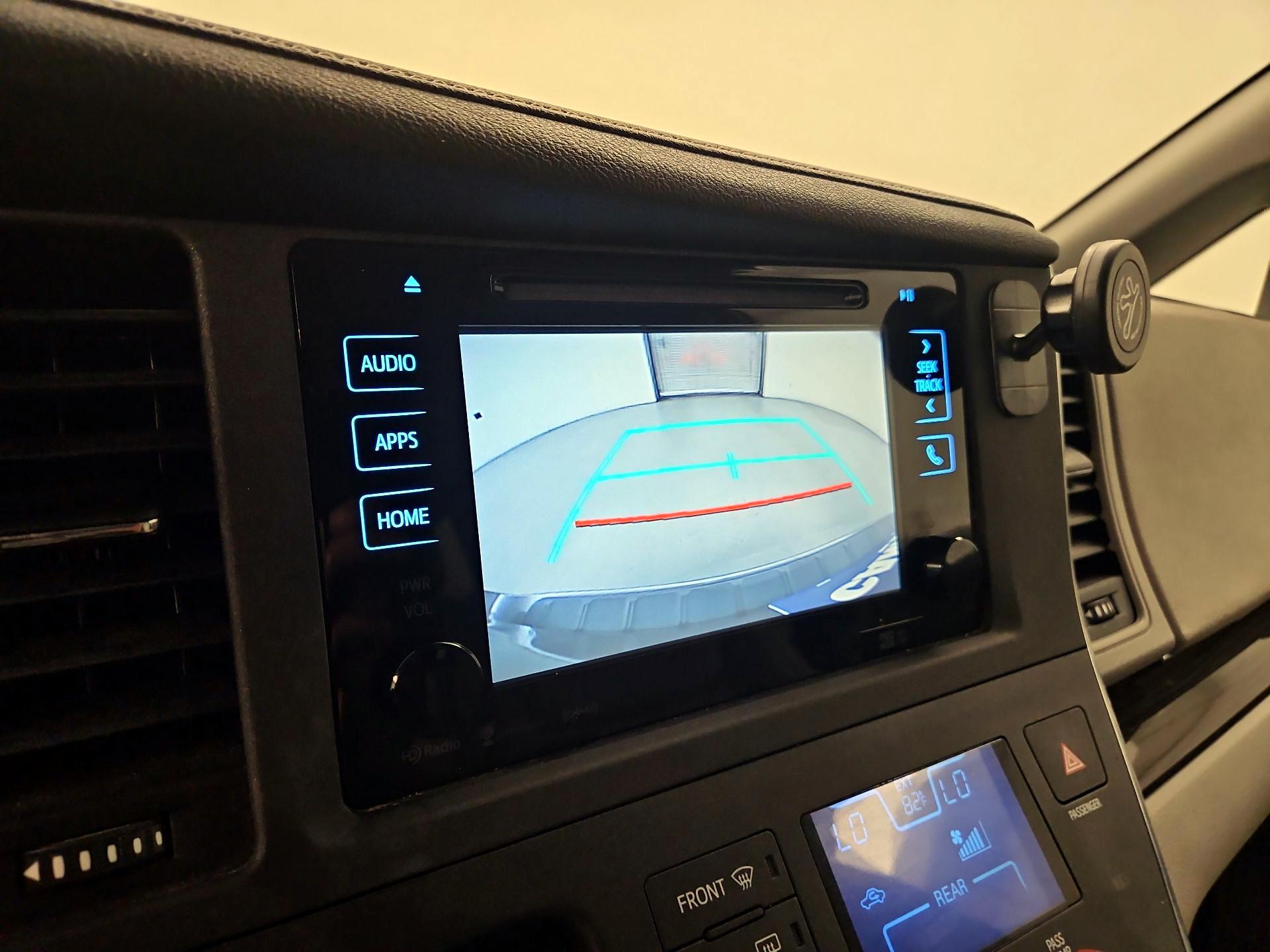 Thumbnail: 2016 Toyota Sienna - 14