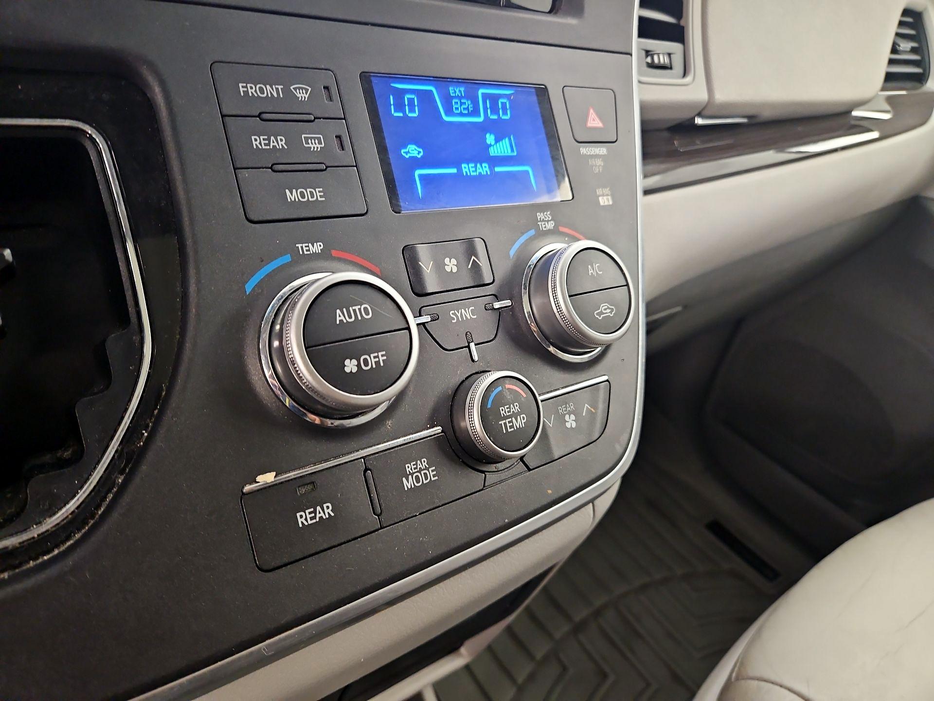 Thumbnail: 2016 Toyota Sienna - 16