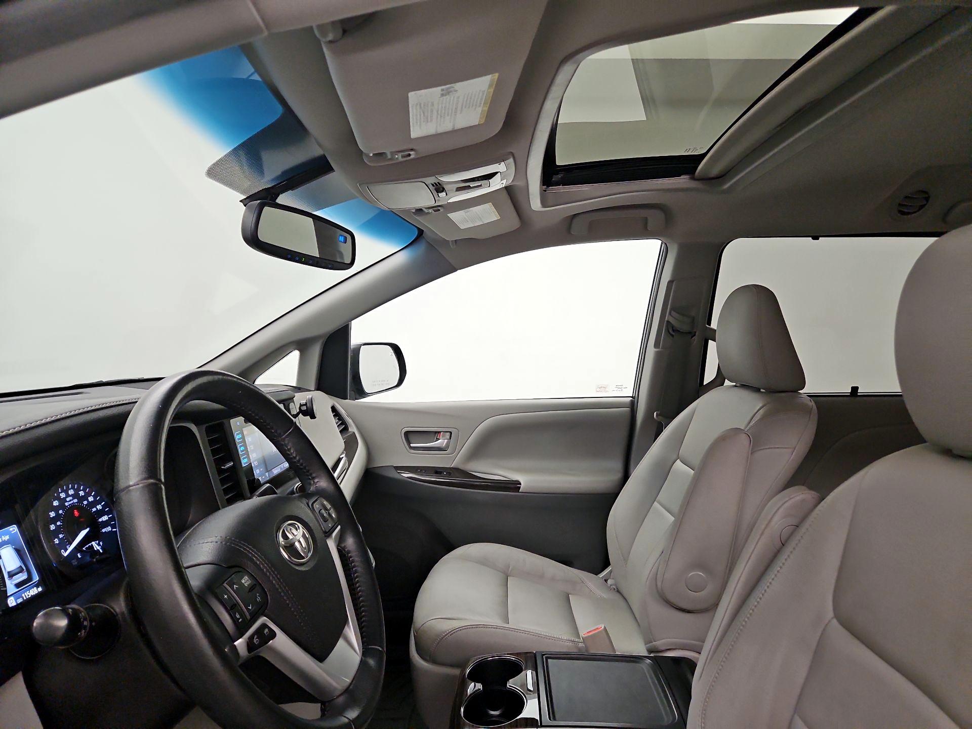 Thumbnail: 2016 Toyota Sienna - 19