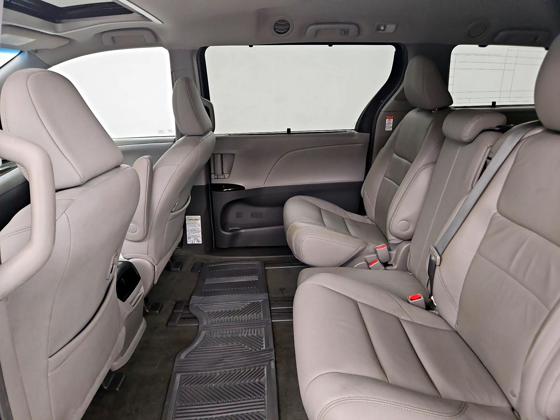 Thumbnail: 2016 Toyota Sienna - 20