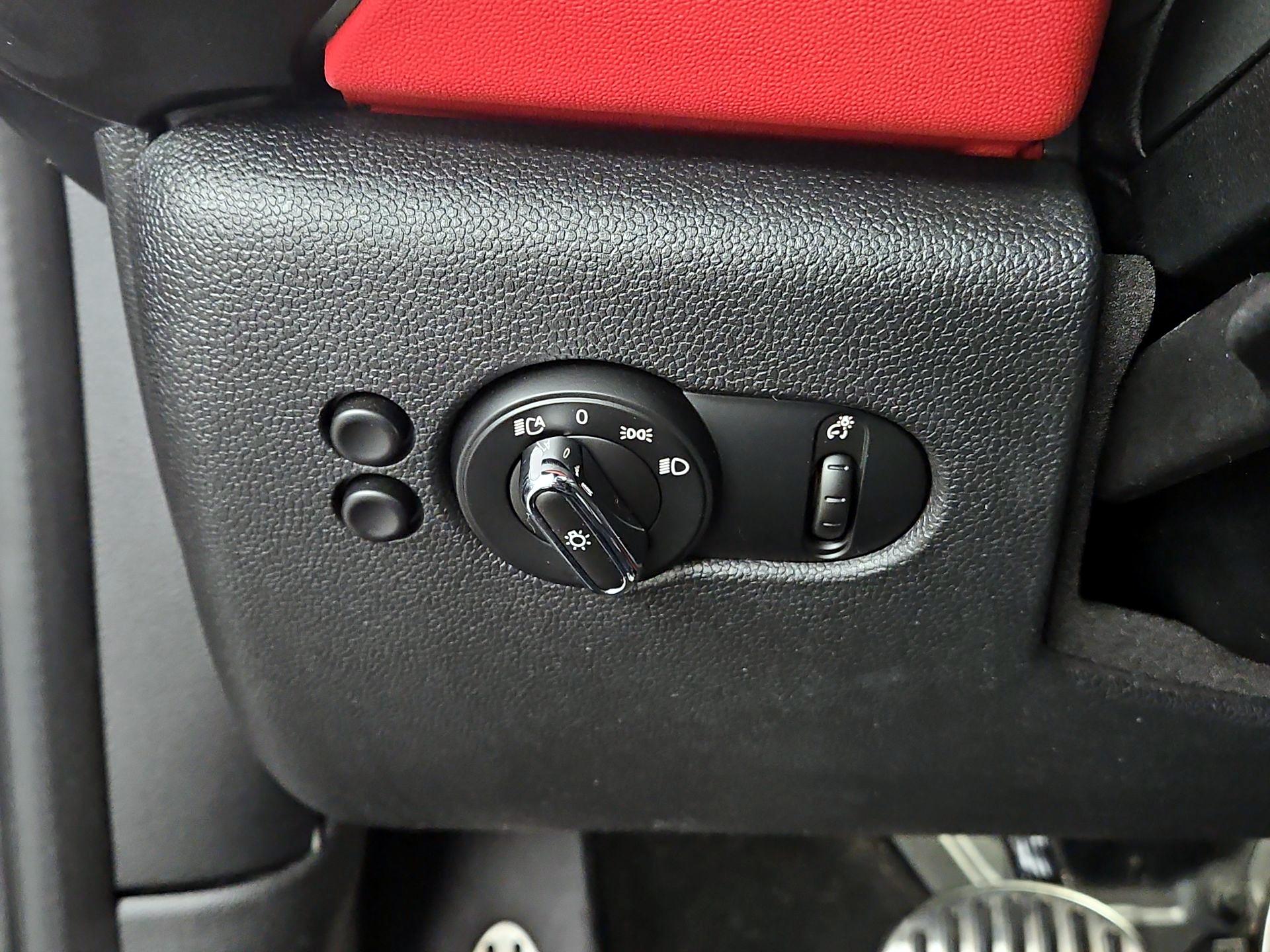 Thumbnail: 2018 MINI Cooper Hardtop - 13