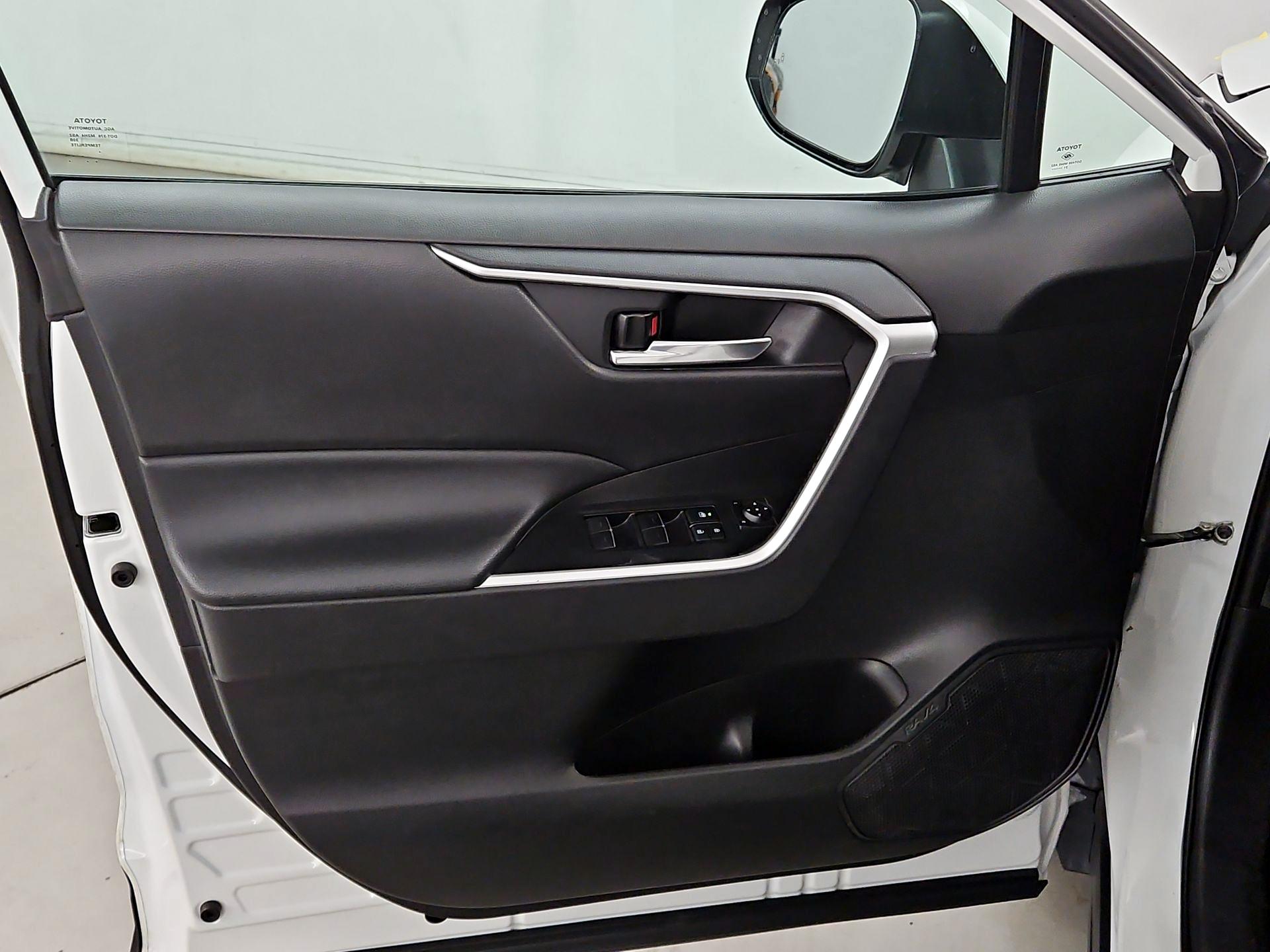 Thumbnail: 2022 Toyota RAV4 - 12