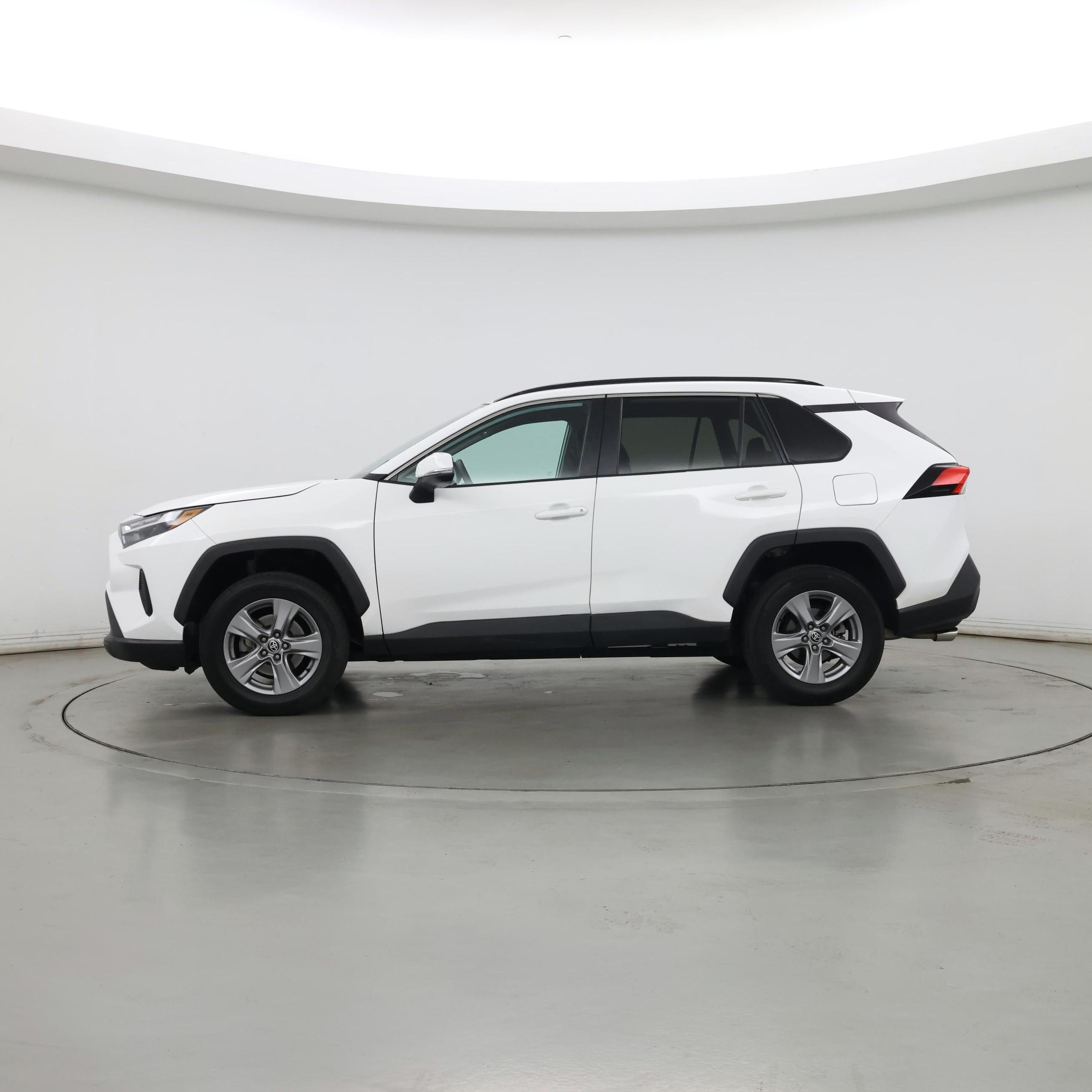 Thumbnail: 2022 Toyota RAV4 - 3