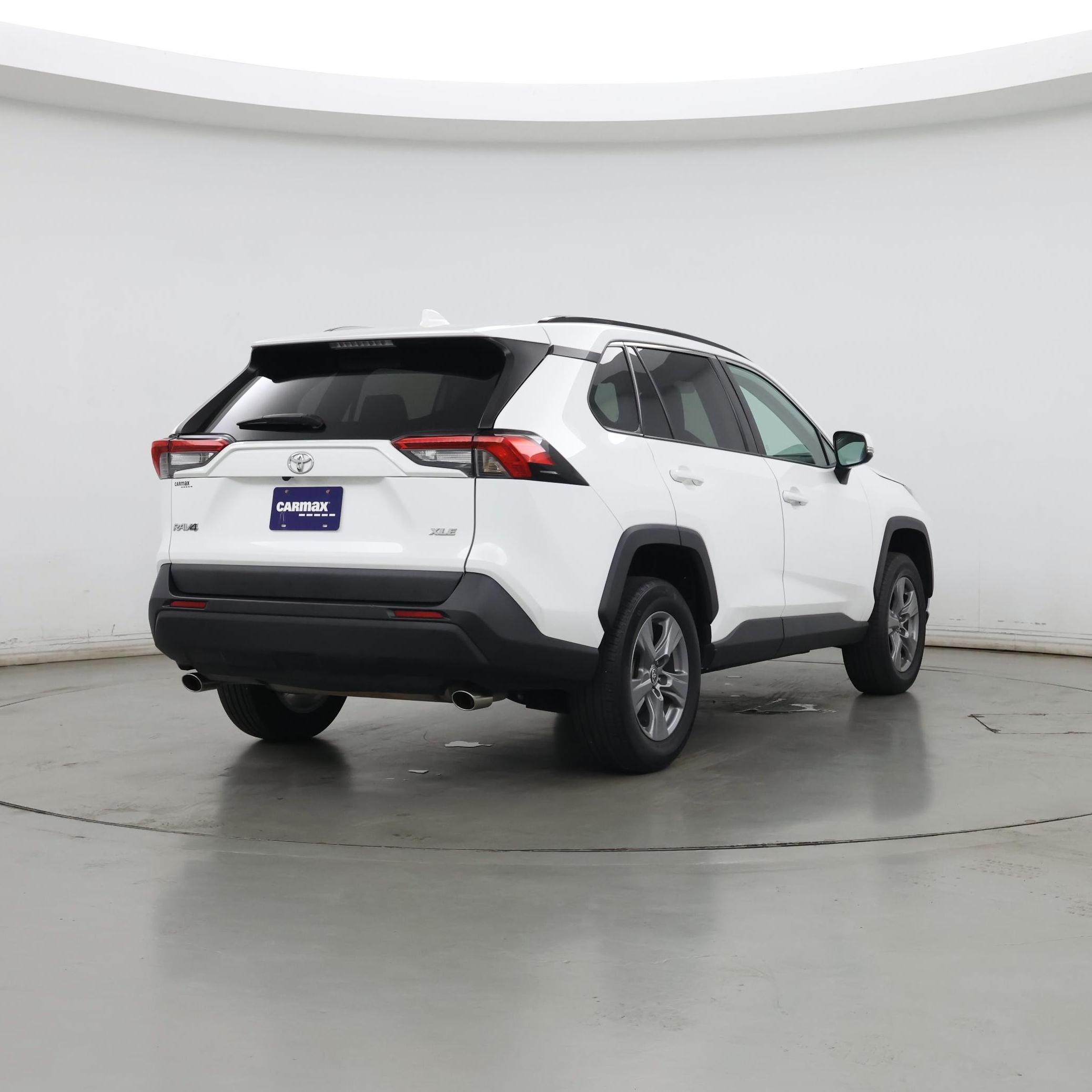Thumbnail: 2022 Toyota RAV4 - 8