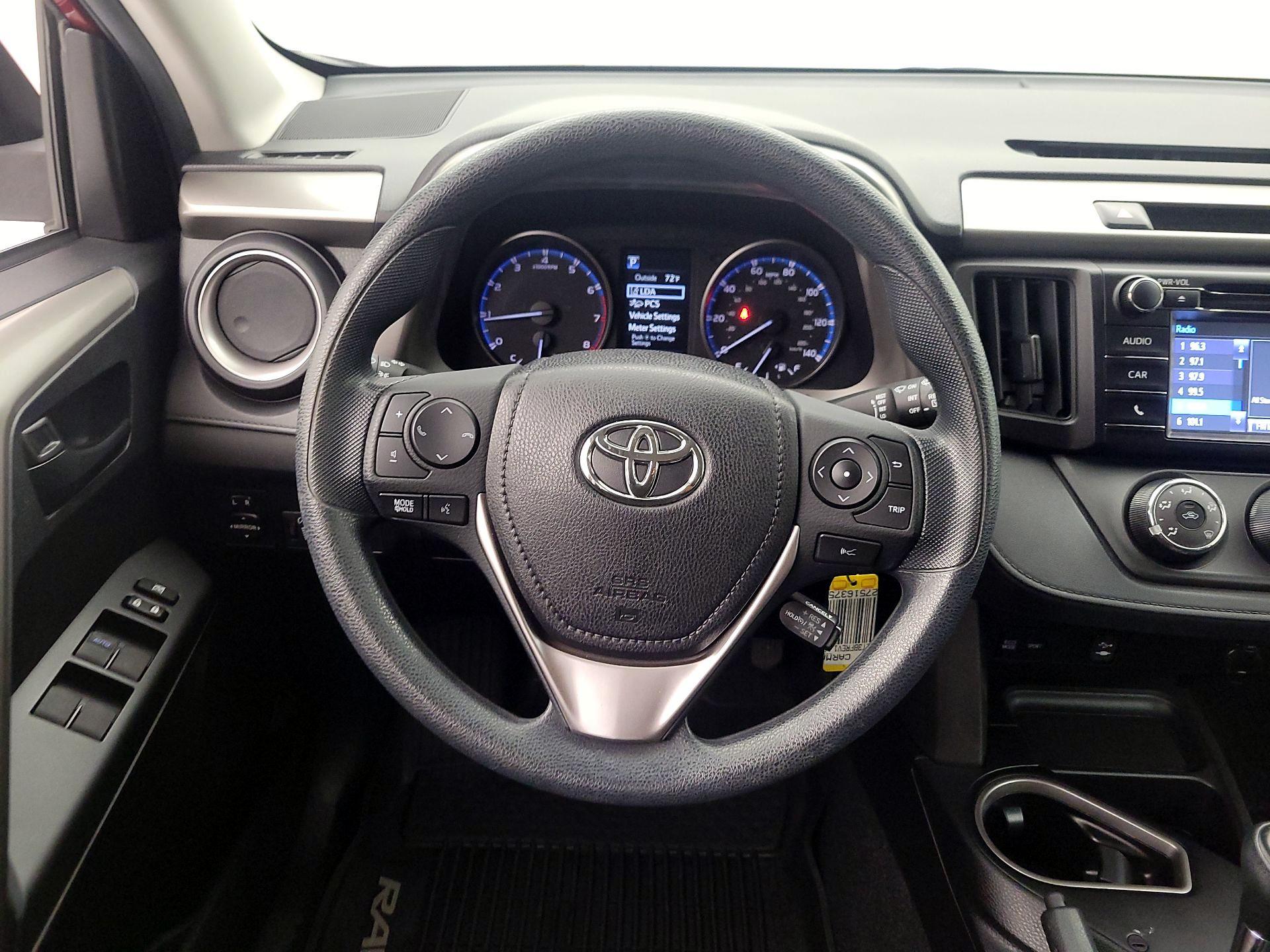 Thumbnail: 2018 Toyota RAV4 - 10