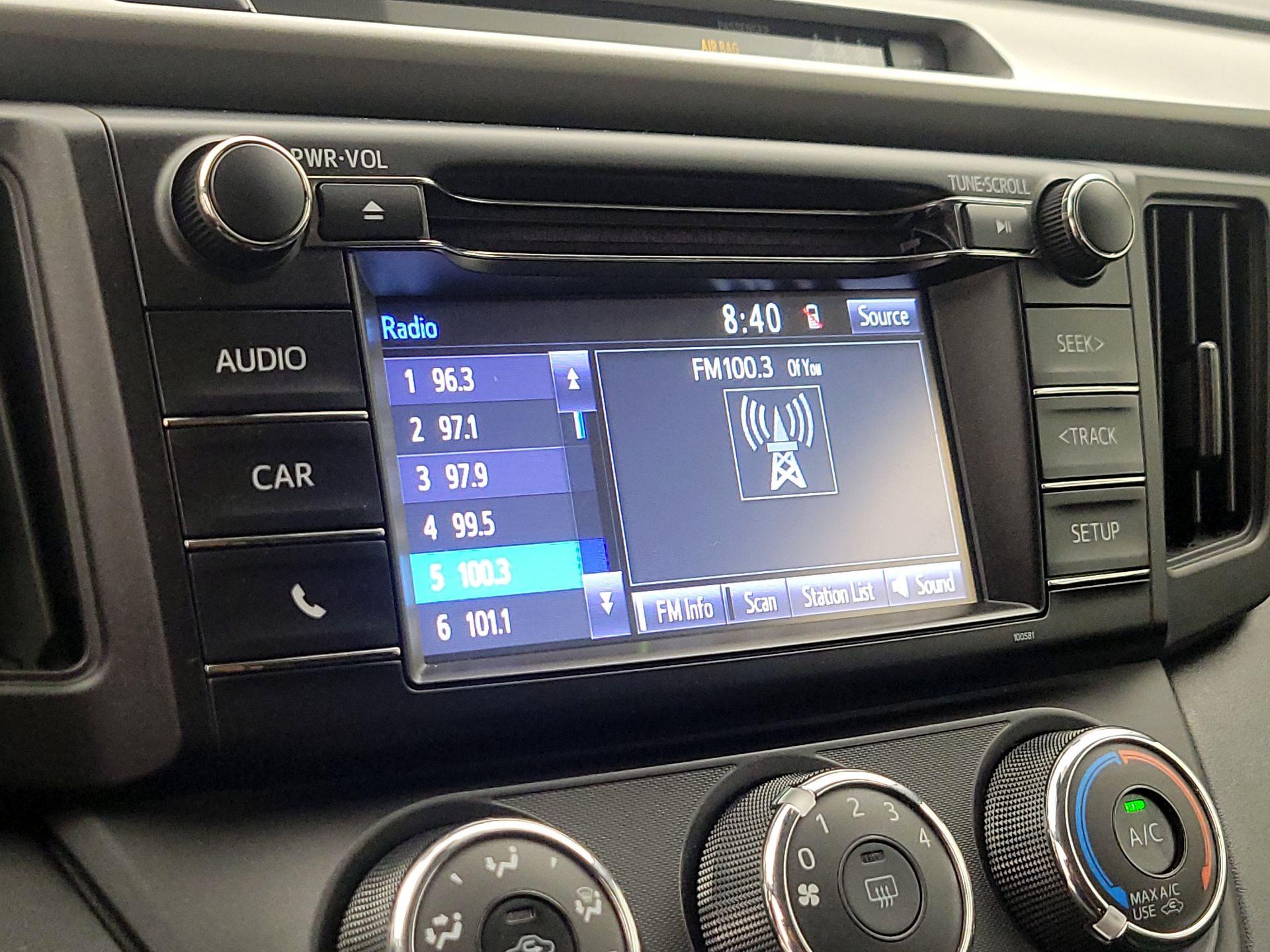 Thumbnail: 2018 Toyota RAV4 - 15