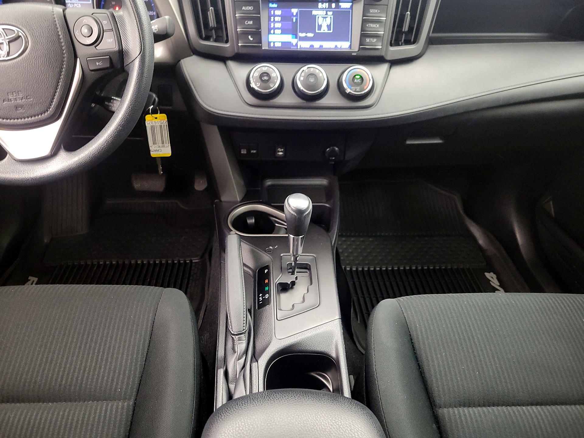 Thumbnail: 2018 Toyota RAV4 - 17