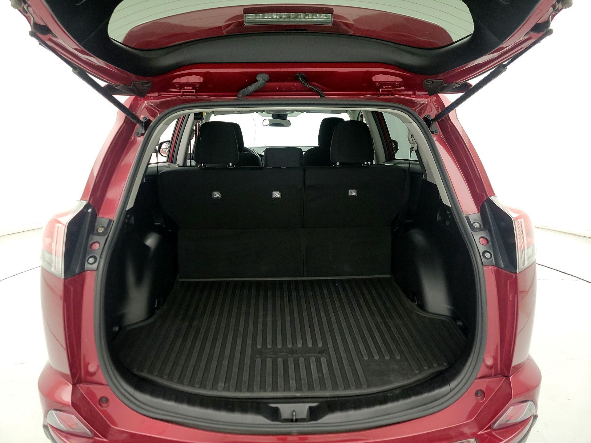 Thumbnail: 2018 Toyota RAV4 - 20