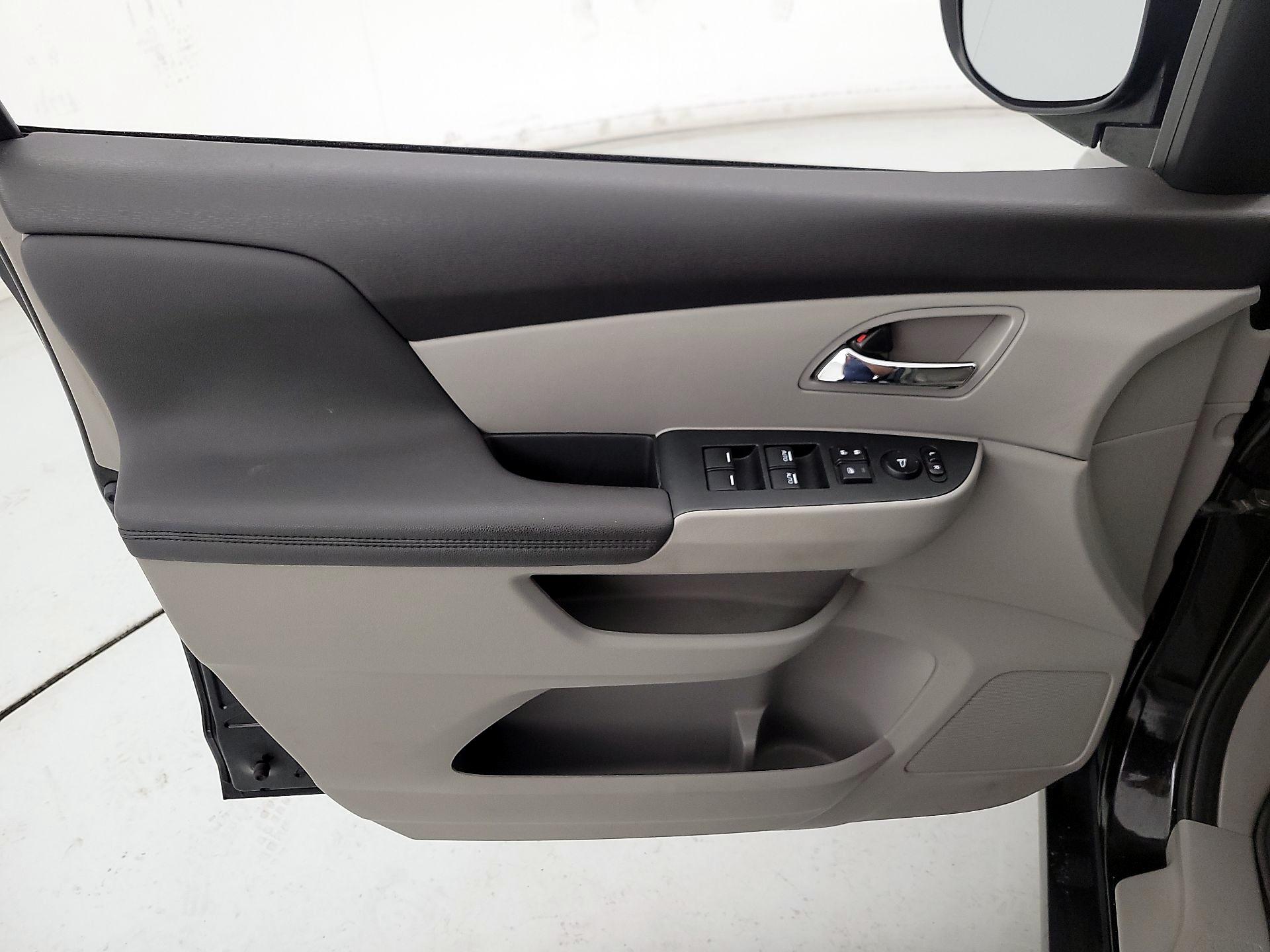 Thumbnail: 2015 Honda Odyssey - 12