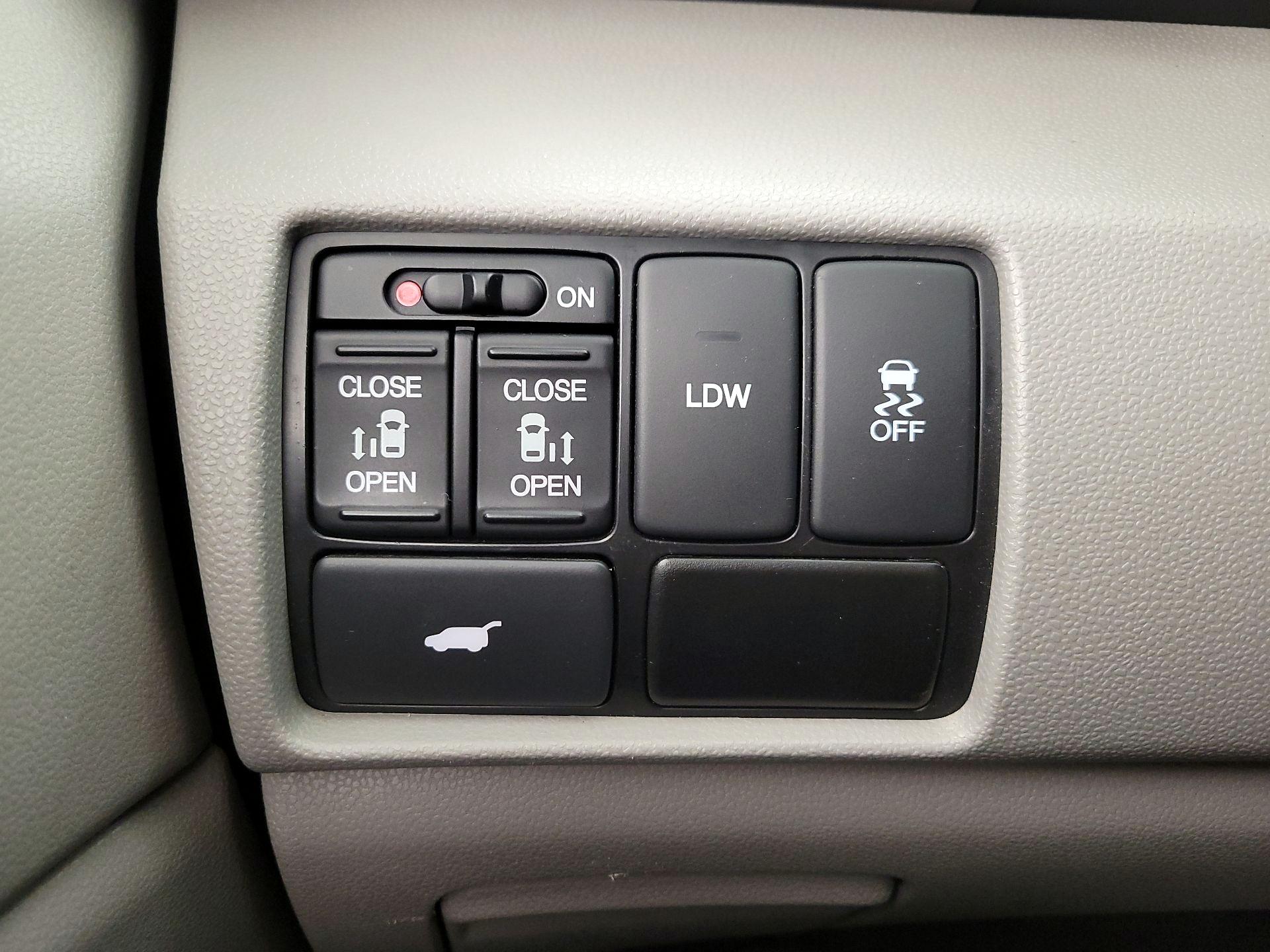 Thumbnail: 2015 Honda Odyssey - 13