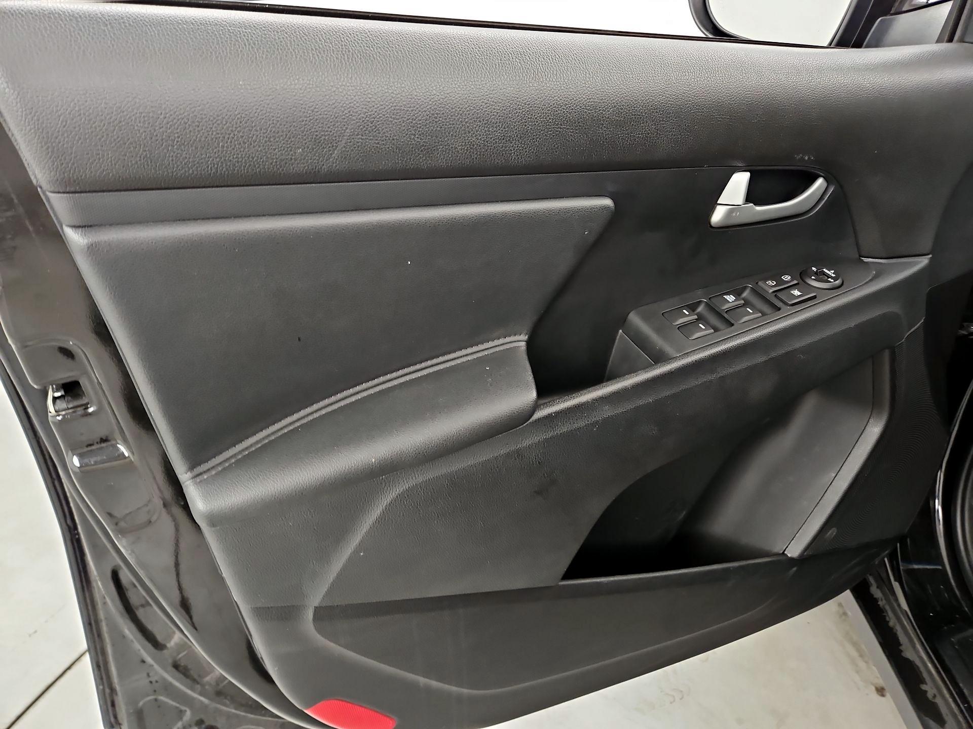 Thumbnail: 2016 Kia Sportage - 12