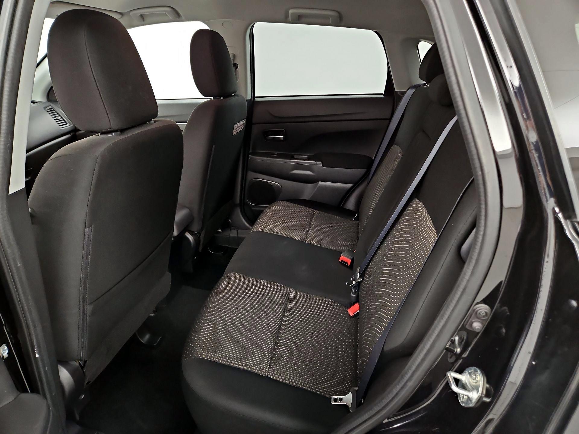 Thumbnail: 2016 Mitsubishi Outlander Sport - 18