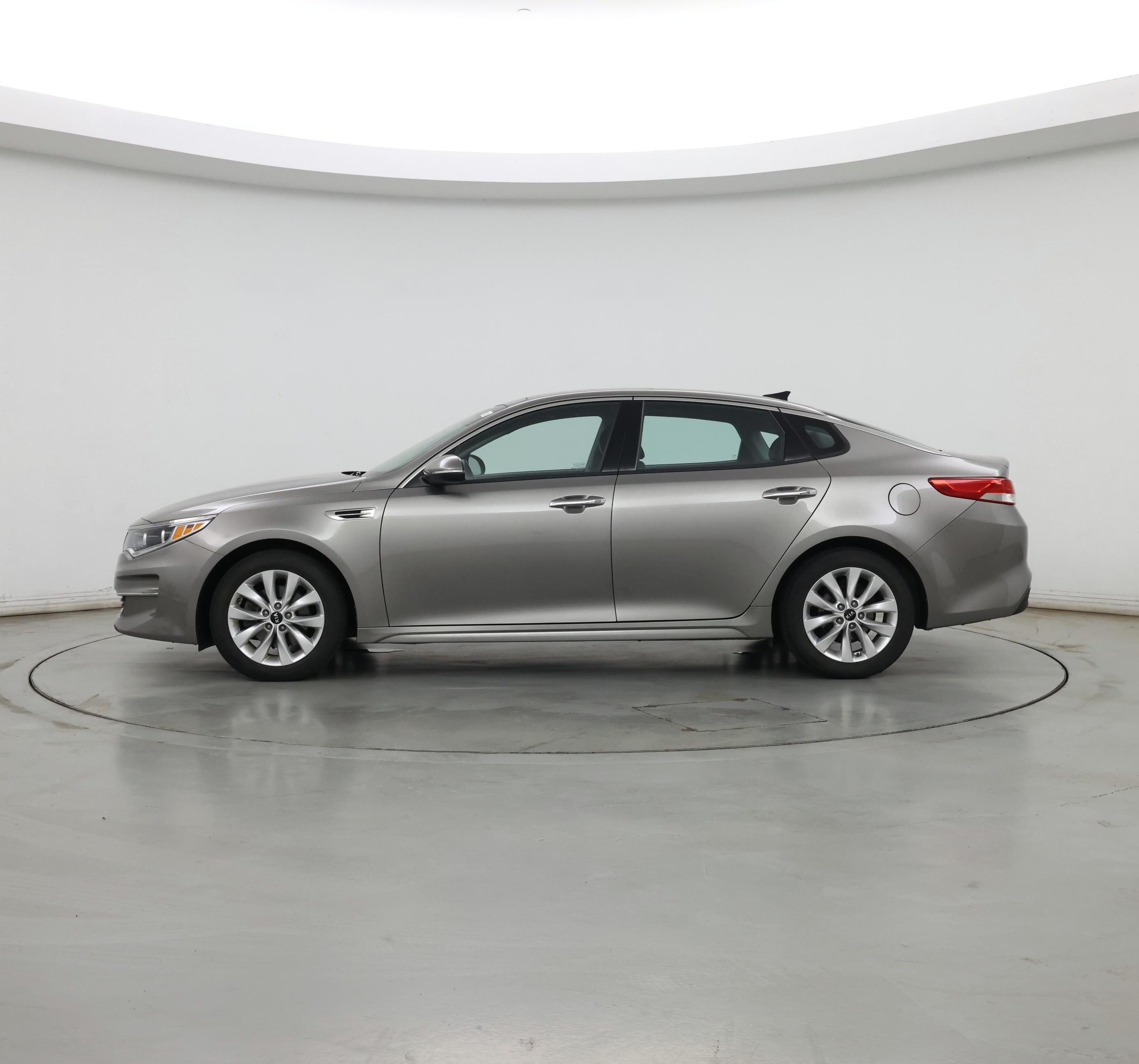 Thumbnail: 2017 Kia Optima - 3