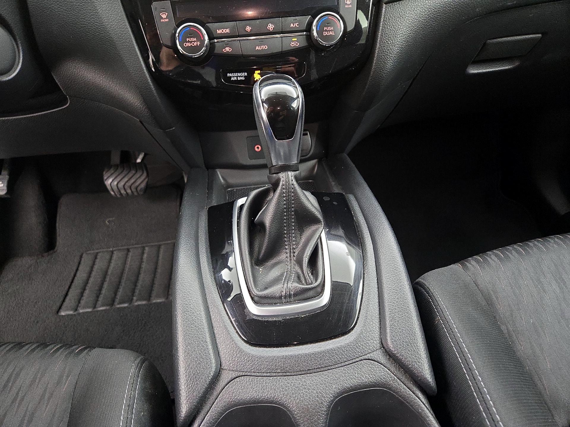 Thumbnail: 2018 Nissan Rogue - 17