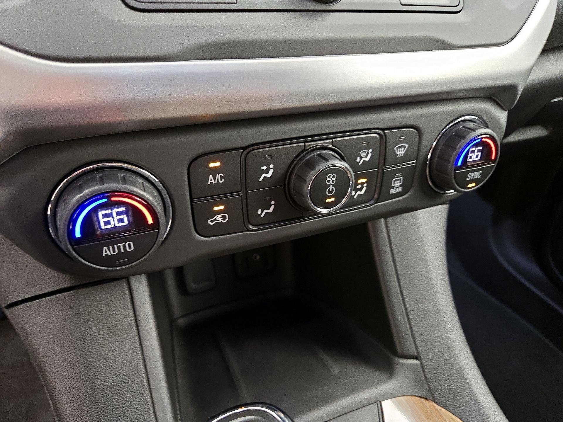 Thumbnail: 2019 GMC Acadia - 16