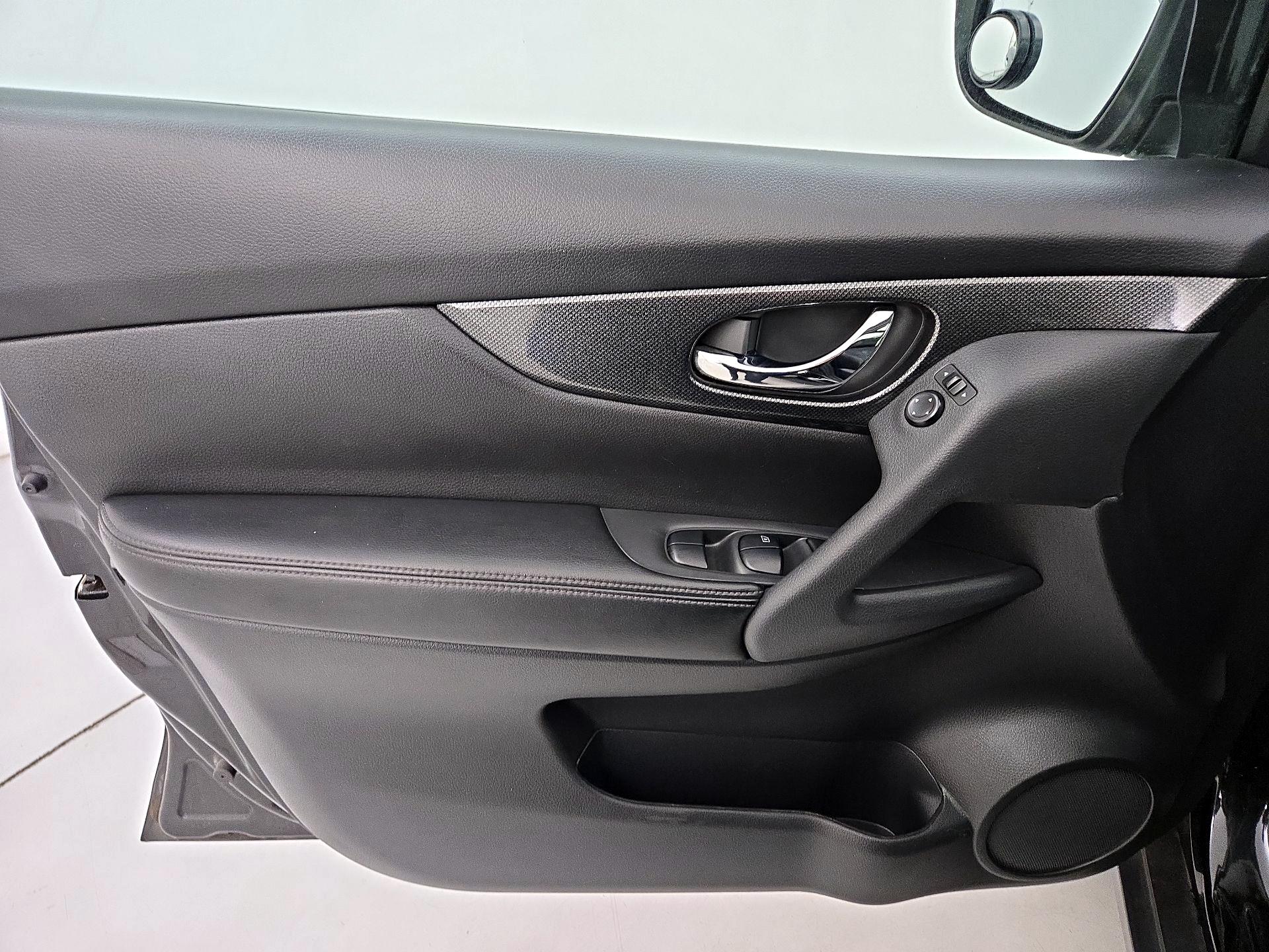 Thumbnail: 2016 Nissan Rogue - 12