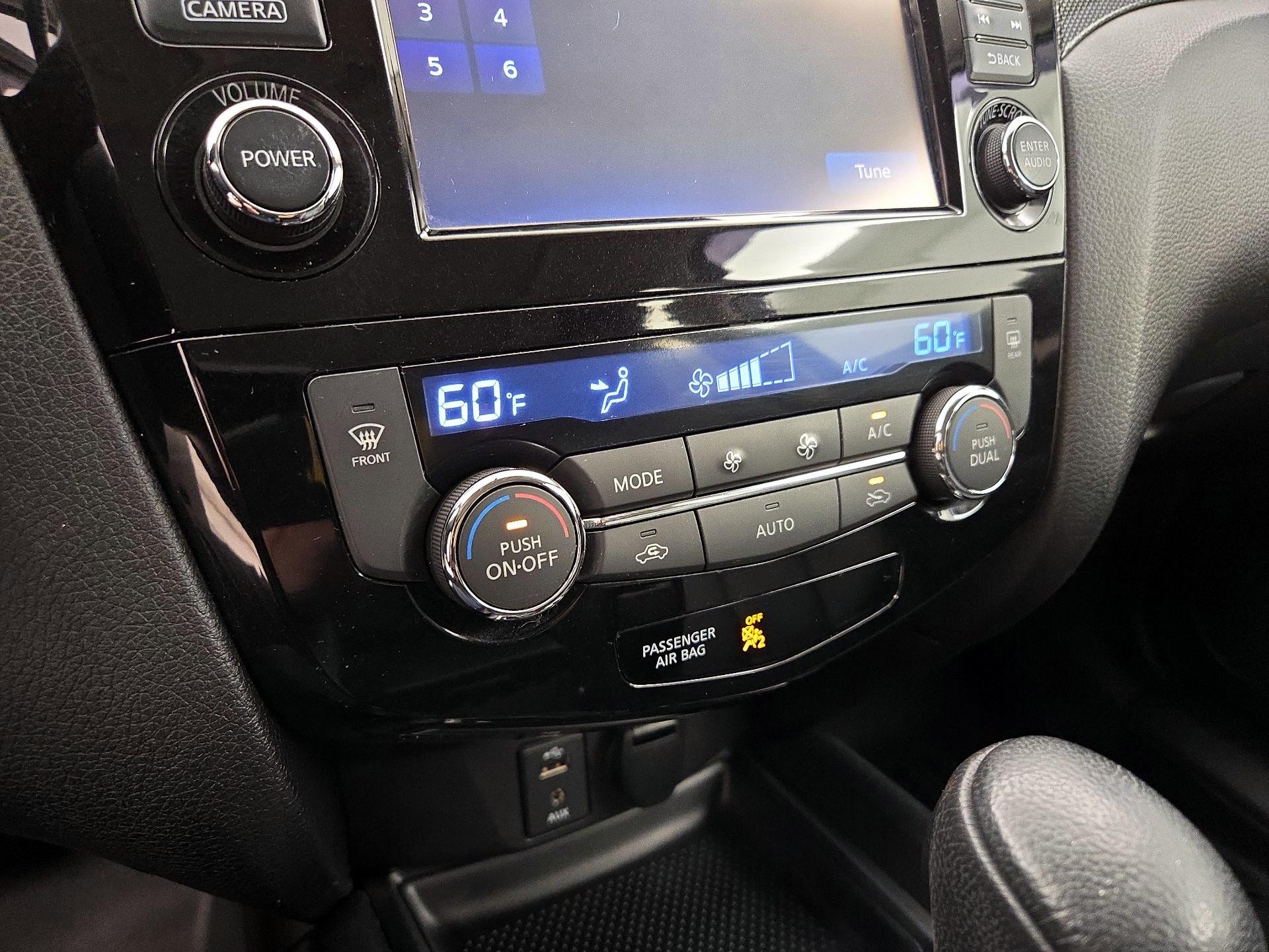 Thumbnail: 2016 Nissan Rogue - 17