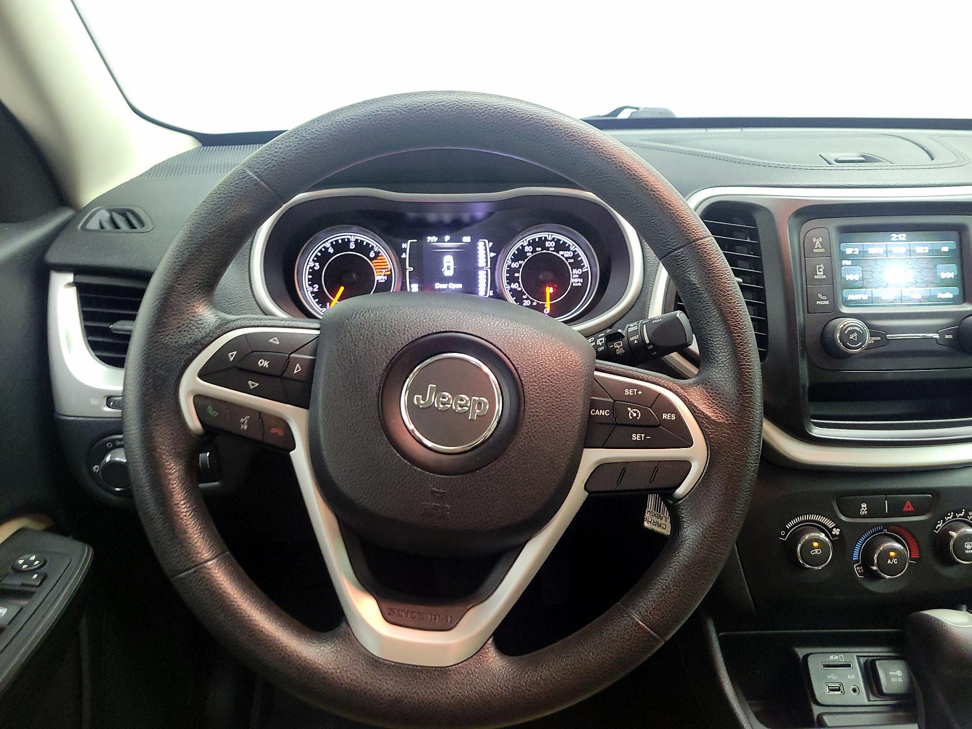 Thumbnail: 2016 Jeep Cherokee - 10