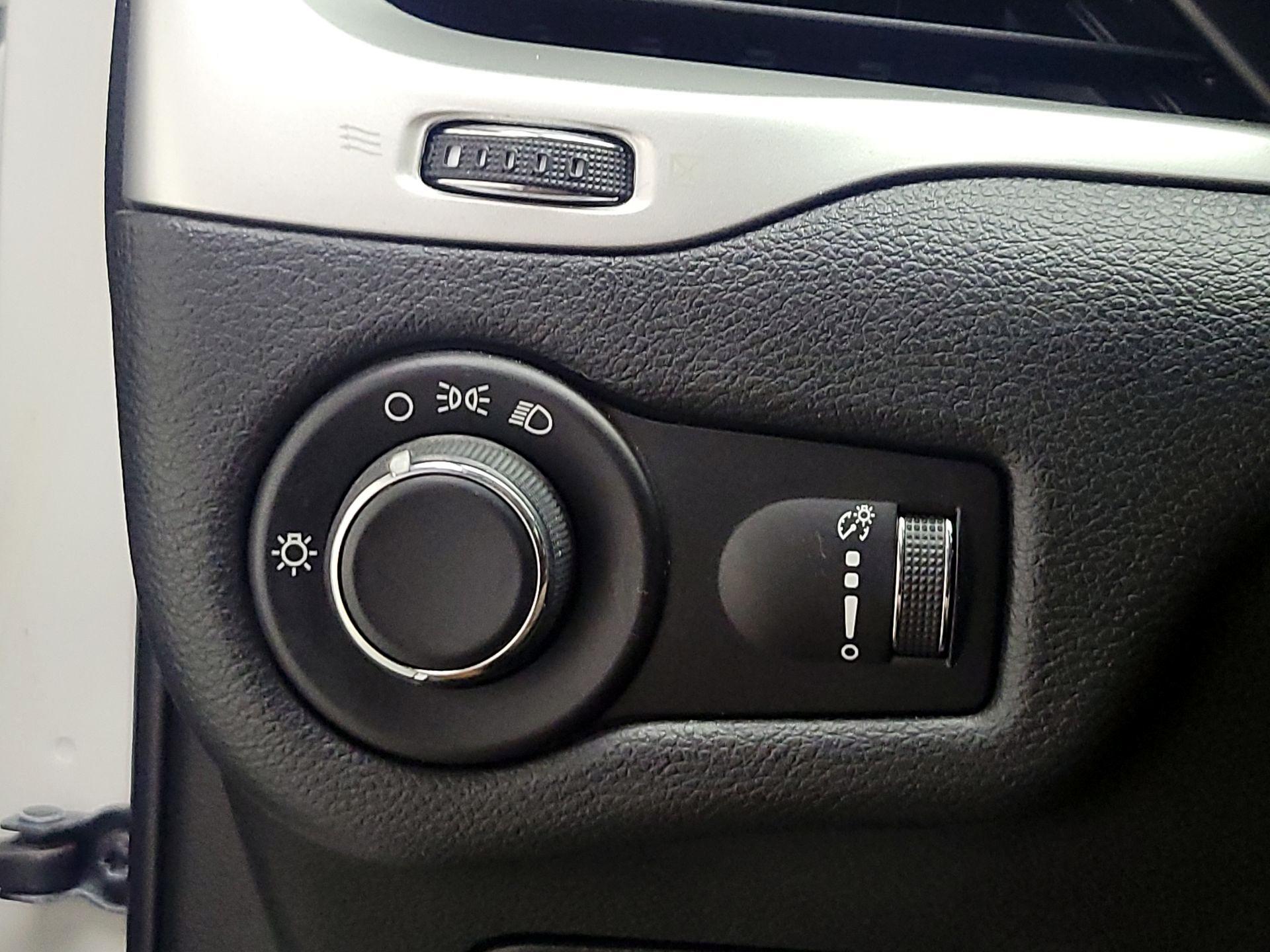 Thumbnail: 2016 Jeep Cherokee - 13