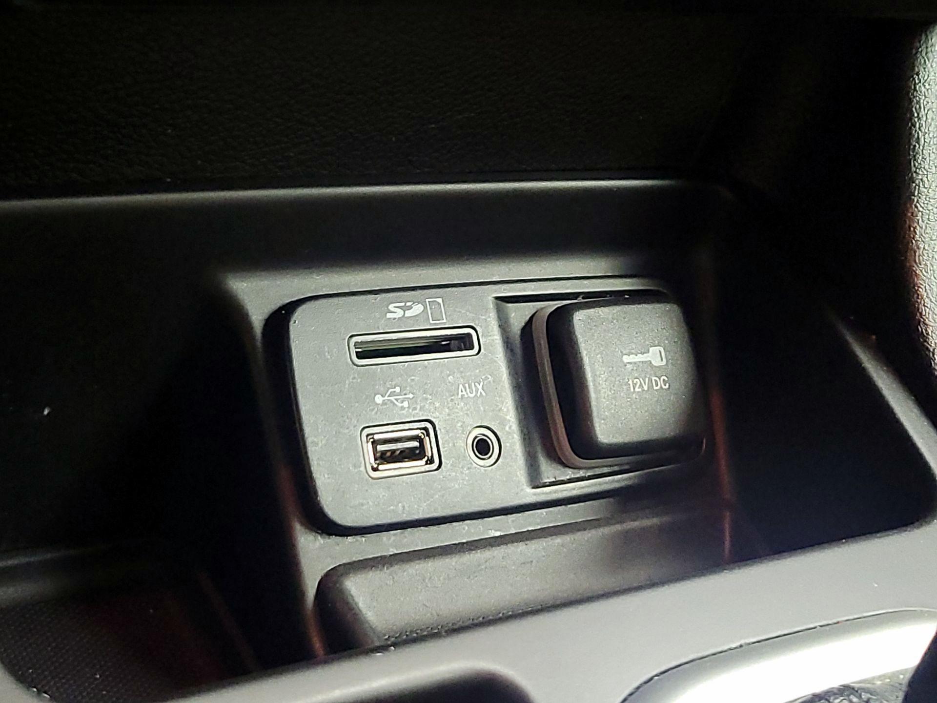 Thumbnail: 2016 Jeep Cherokee - 17