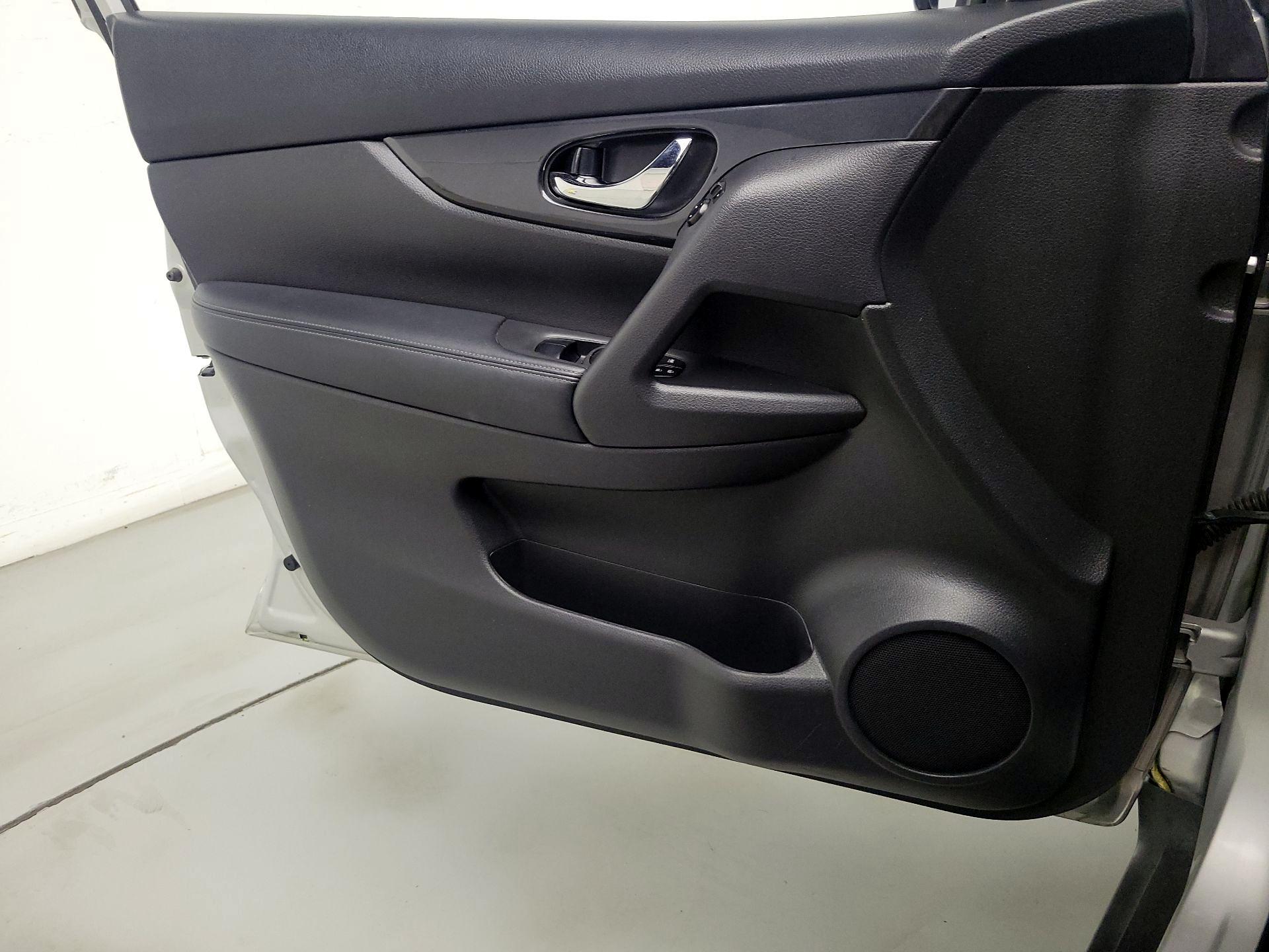 Thumbnail: 2019 Nissan Rogue - 12