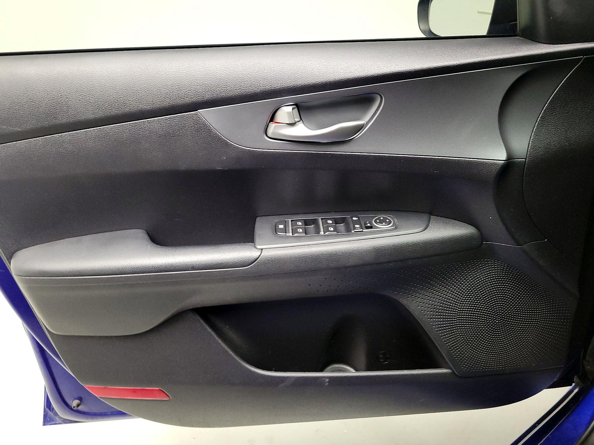 Thumbnail: 2021 Kia Forte - 12
