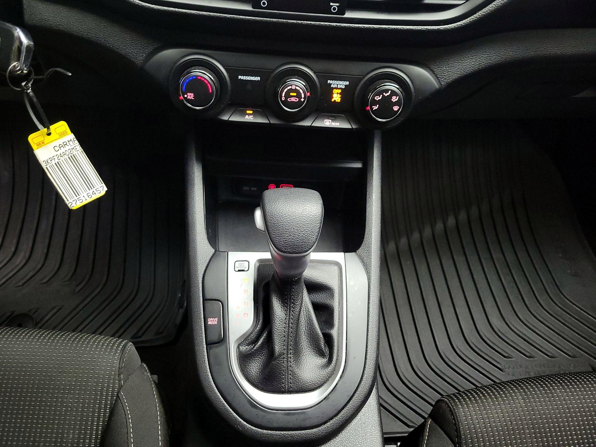 Thumbnail: 2021 Kia Forte - 16