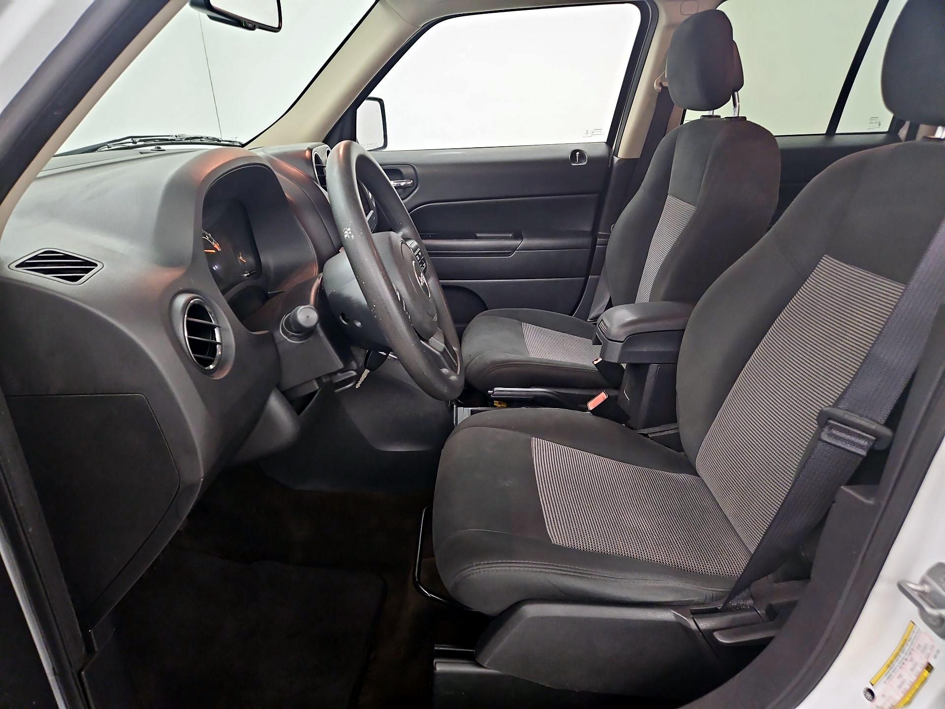 Thumbnail: 2016 Jeep Patriot - 11