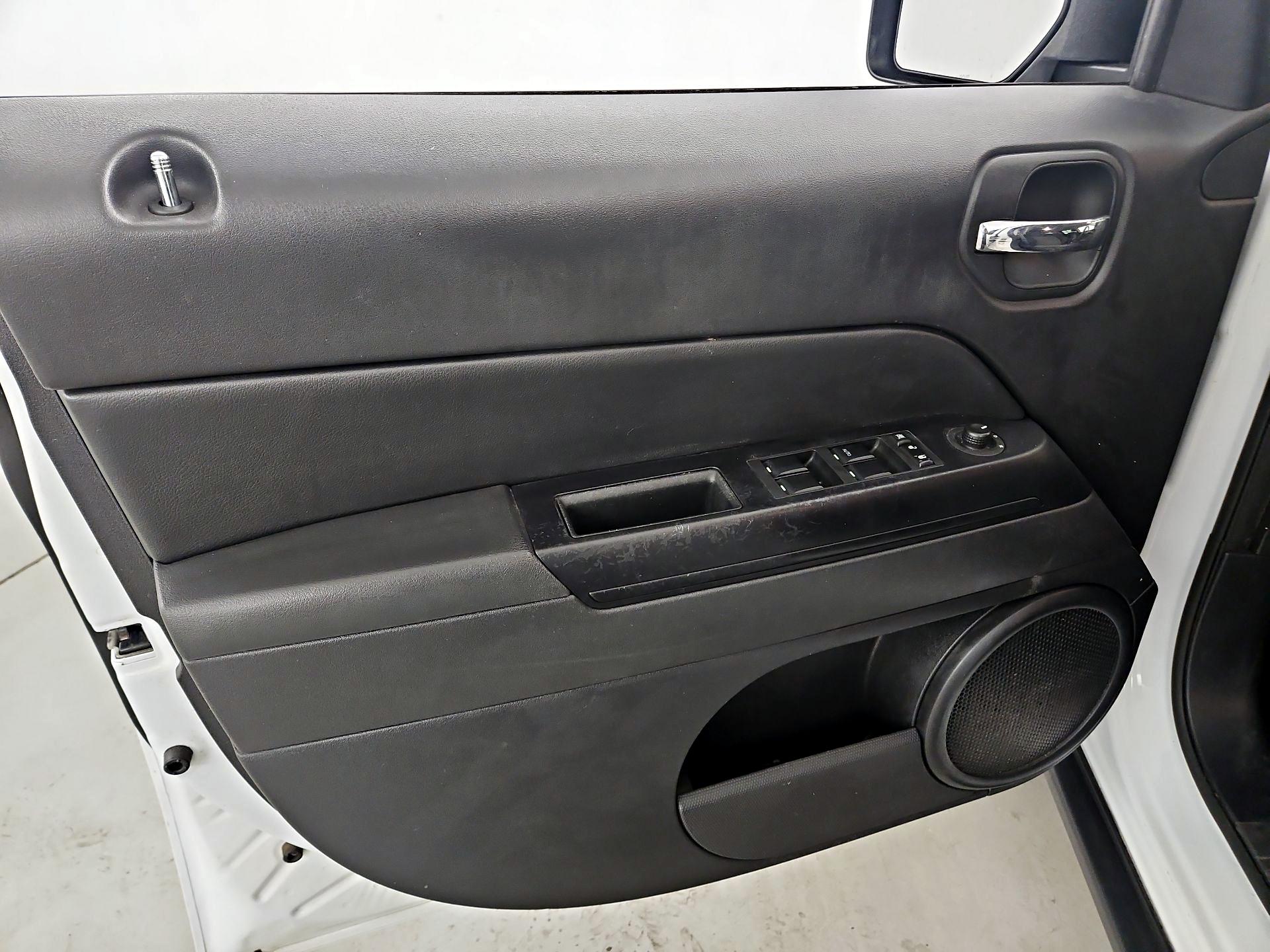 Thumbnail: 2016 Jeep Patriot - 12