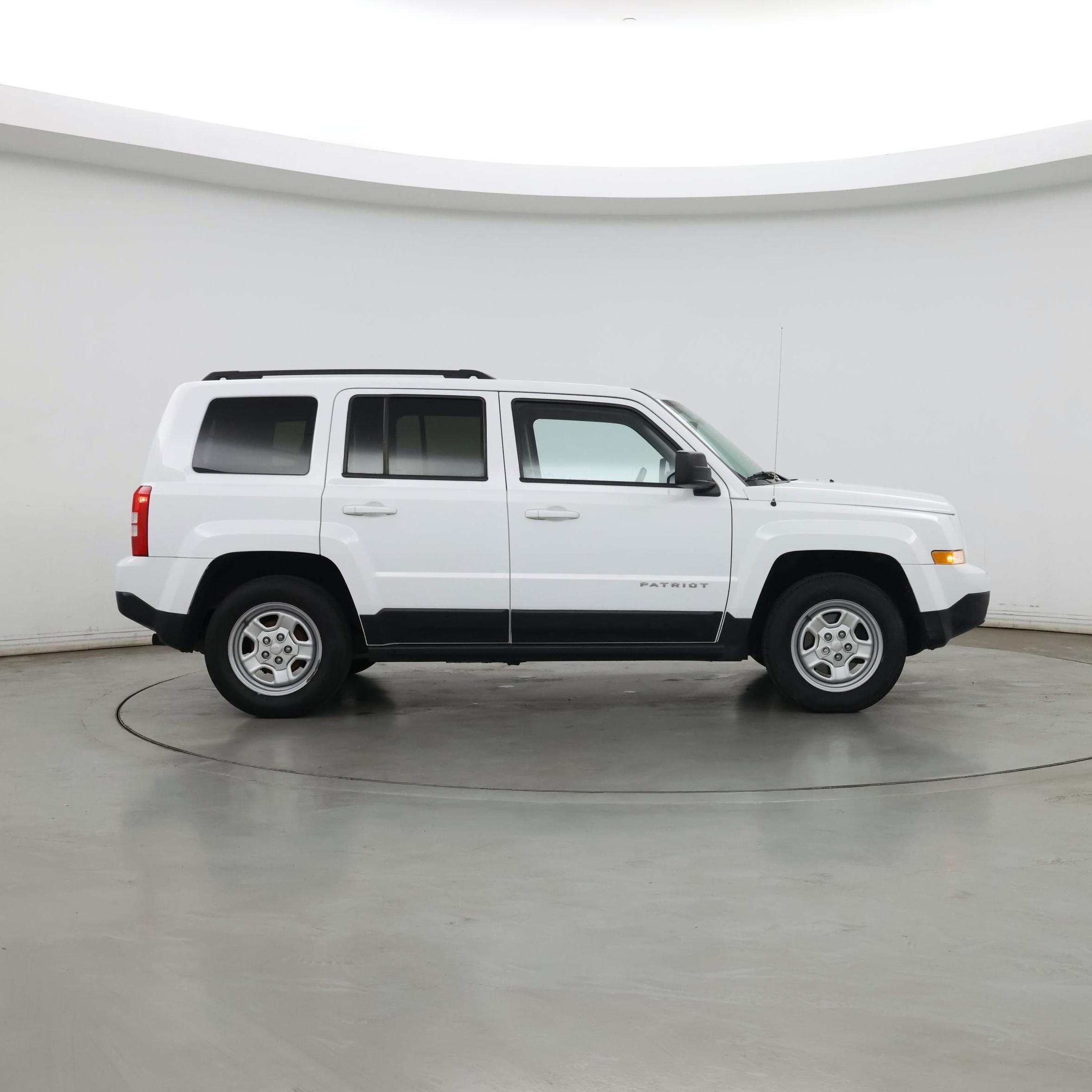 Thumbnail: 2016 Jeep Patriot - 7