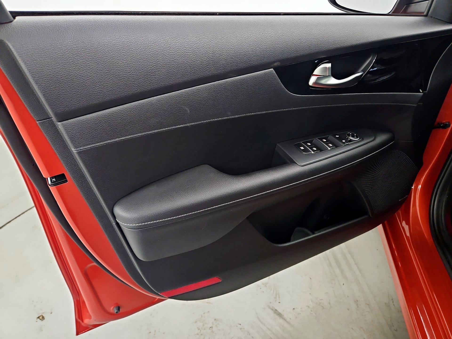 Thumbnail: 2019 Kia Forte - 12